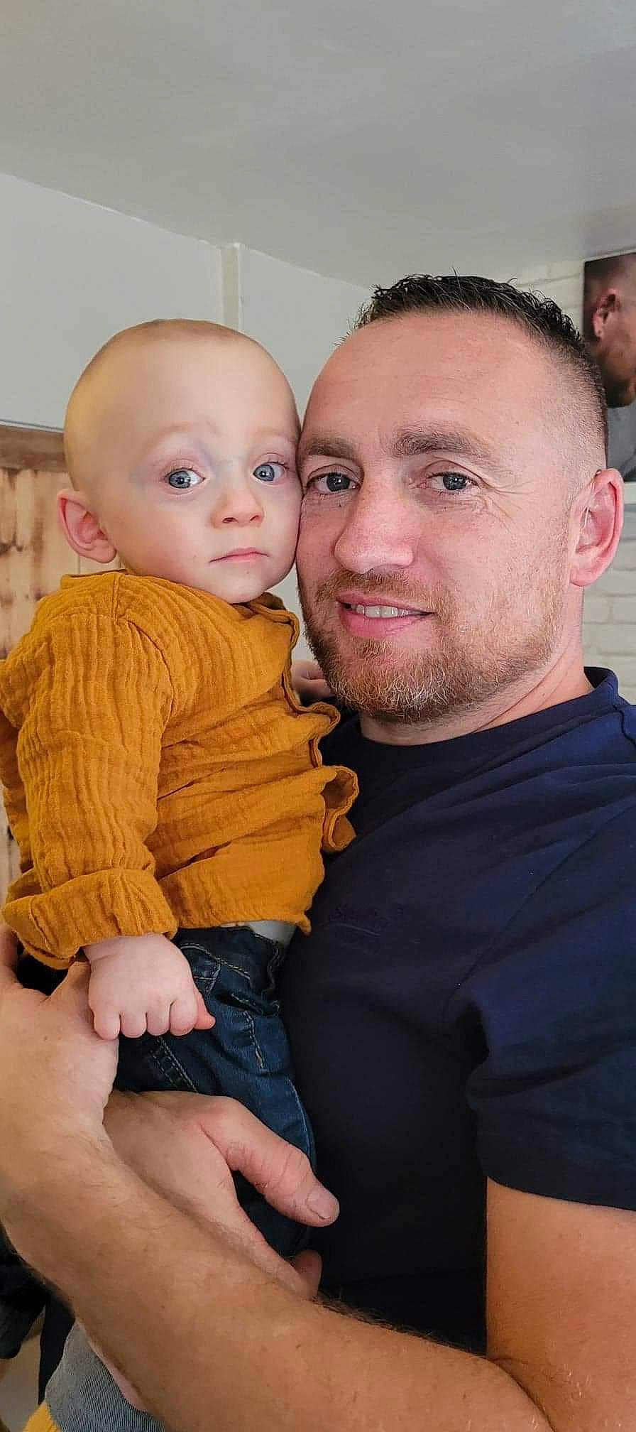 Mylan participe au concours pour gagner de l'argent avec cette photo : baby, baby_toddler_clothing, beard, cheek, chin, eye, face, fun, gesture, happy, head, iris, joint, joy, lip, mouth, nose, person, shoulder, skin