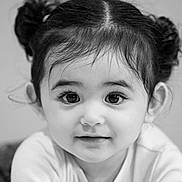 Monychan participe au concours pour gagner de l'argent avec cette photo : child, toddler, face, portrait, black_and_white, smile, hair_buns, curly_hair, cute, eyes, young_child, innocence, expression, head_and_shoulders, looking_at_camera, monochrome, person, indoors, soft_light, close_up