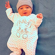 Hanihere participe au concours pour gagner de l'argent avec cette photo : baby, infant, onesie, beanie, hat, cute, smiling, lying_down, blue_blanket, soft_texture, child, newborn, adorable, clothing, pattern, face, hands, feet, expression, portrait