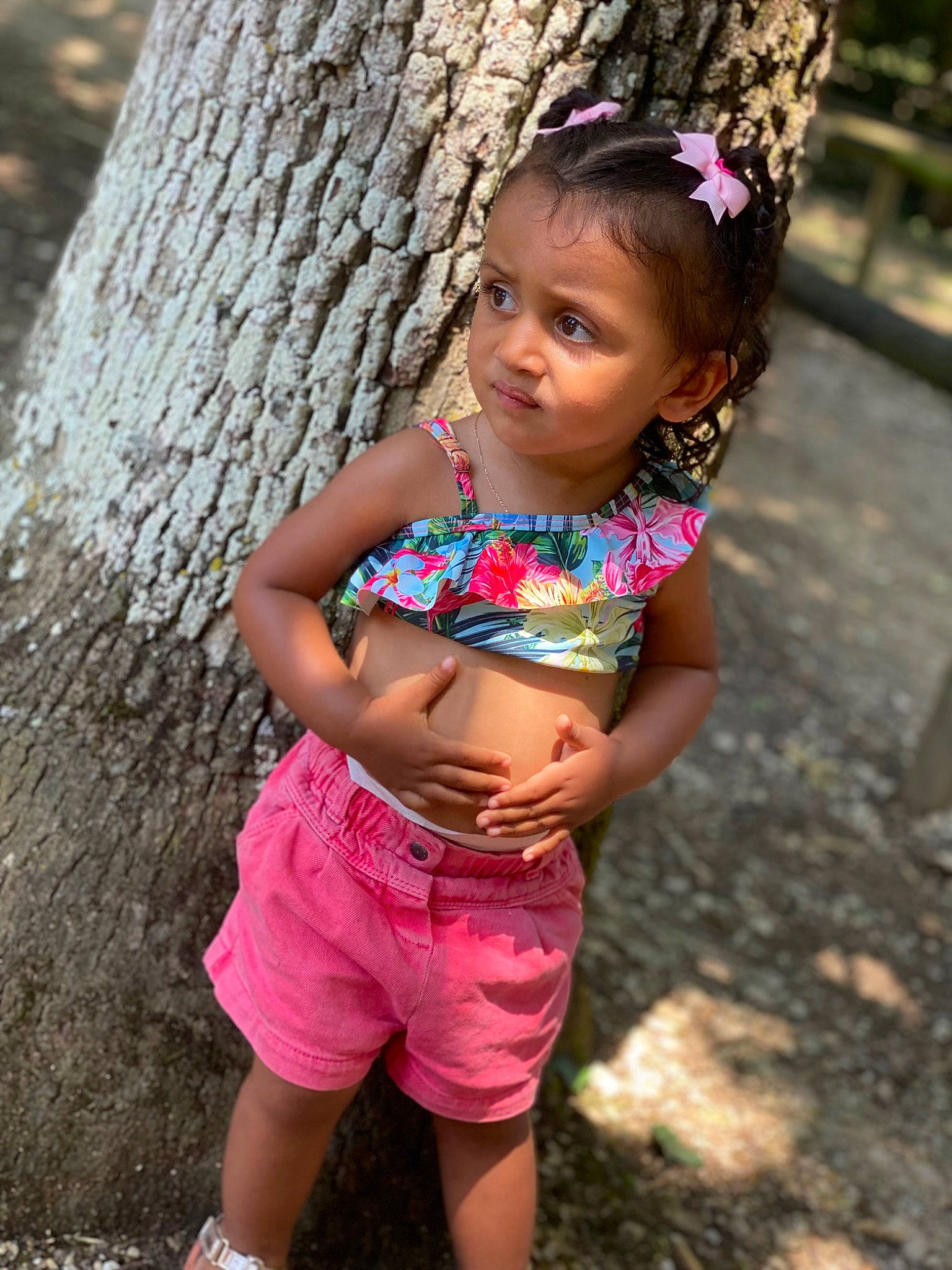 Melya a rejoint le concours — aidez-le/la à gagner de superbes lots ! adaptation, black_hair, botany, clothing, eye, face, grass, hair, happy, head, leisure, people_in_nature, person, photograph, pink, plant, skin, thigh, tree, trunk