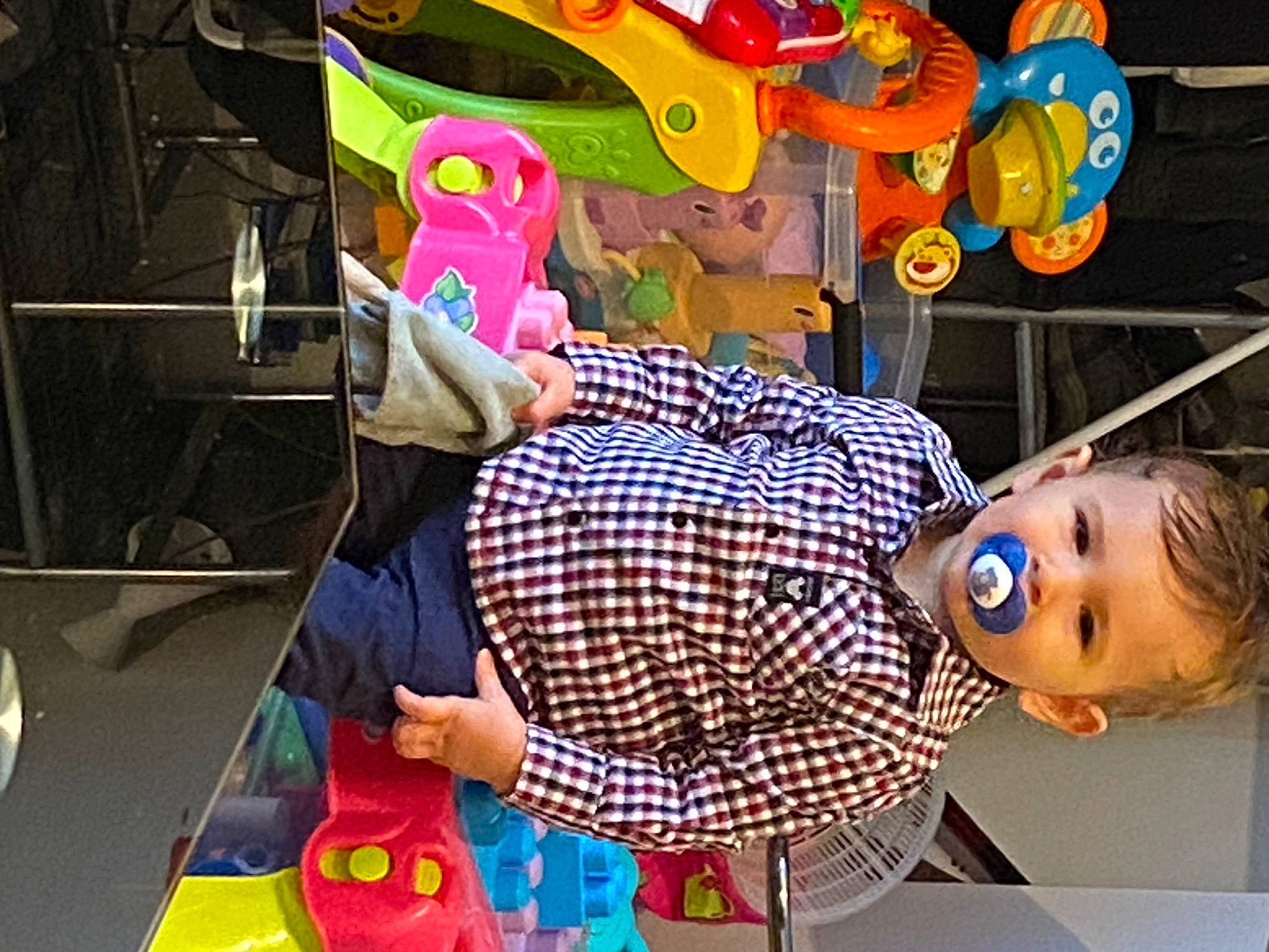 Lilio a rejoint le concours — aidez-le/la à gagner de superbes lots ! animation, art, artist, child, cool, design, eyewear, fiction, fun, happy, leisure, paint, pattern, person, plaid, play, recreation, t_shirt, toy, tree