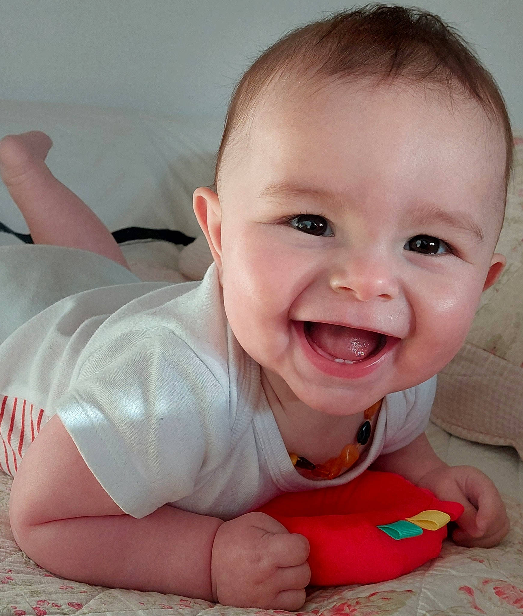 Gabriel participe au concours pour gagner de l'argent avec cette photo : baby, baby_toddler_clothing, cheek, chin, comfort, facial_expression, finger, gesture, hairstyle, happy, human_body, joy, lip, mouth, neck, nose, person, pink, skin, sleeve