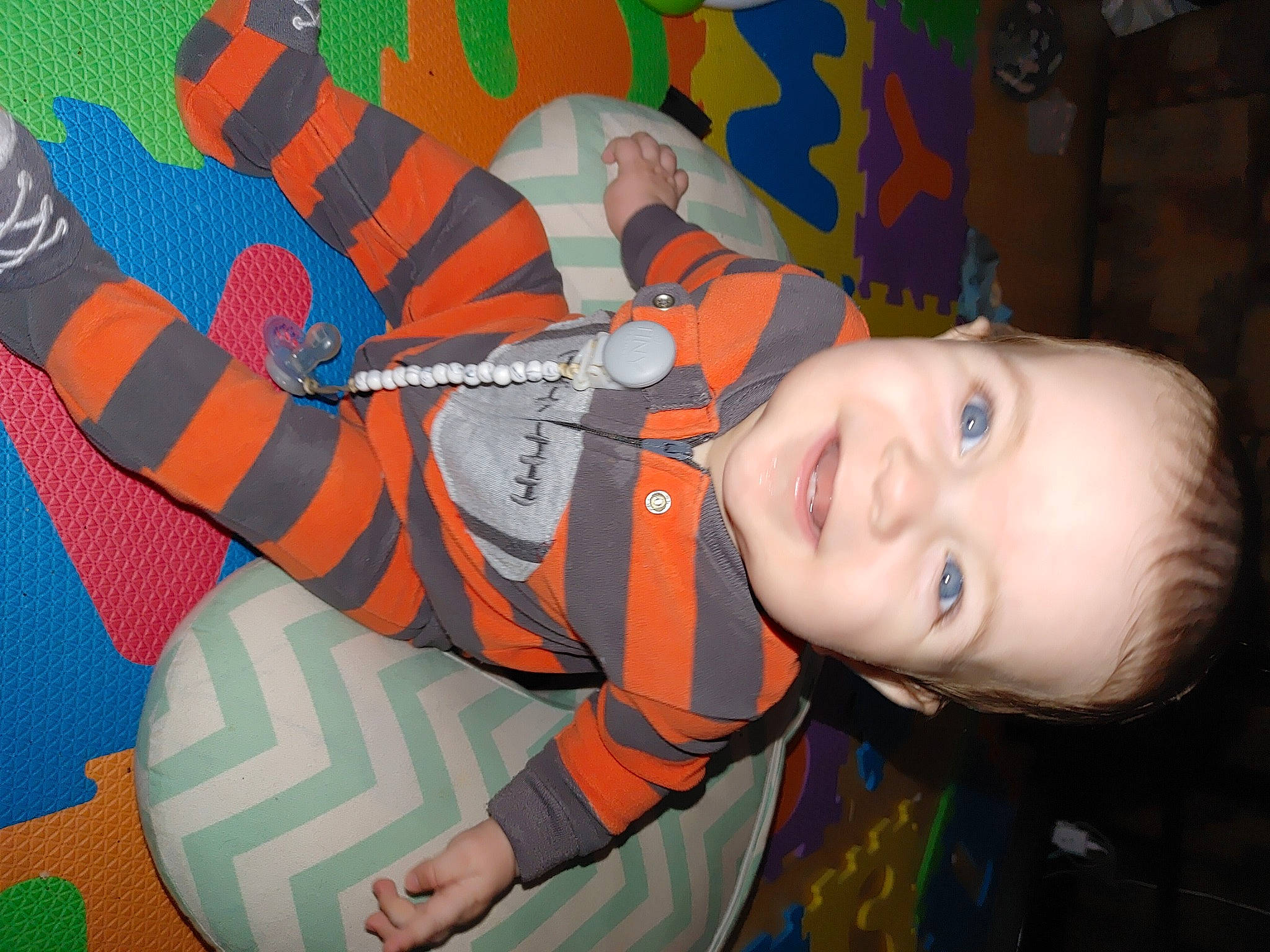 Caleb participe au concours pour gagner de l'argent avec cette photo : child, cool, fashion, fun, happy, hat, human_body, joy, leisure, mouth, musical_instrument, orange, pattern, person, plant, play, recreation, sleeve, smile, t_shirt