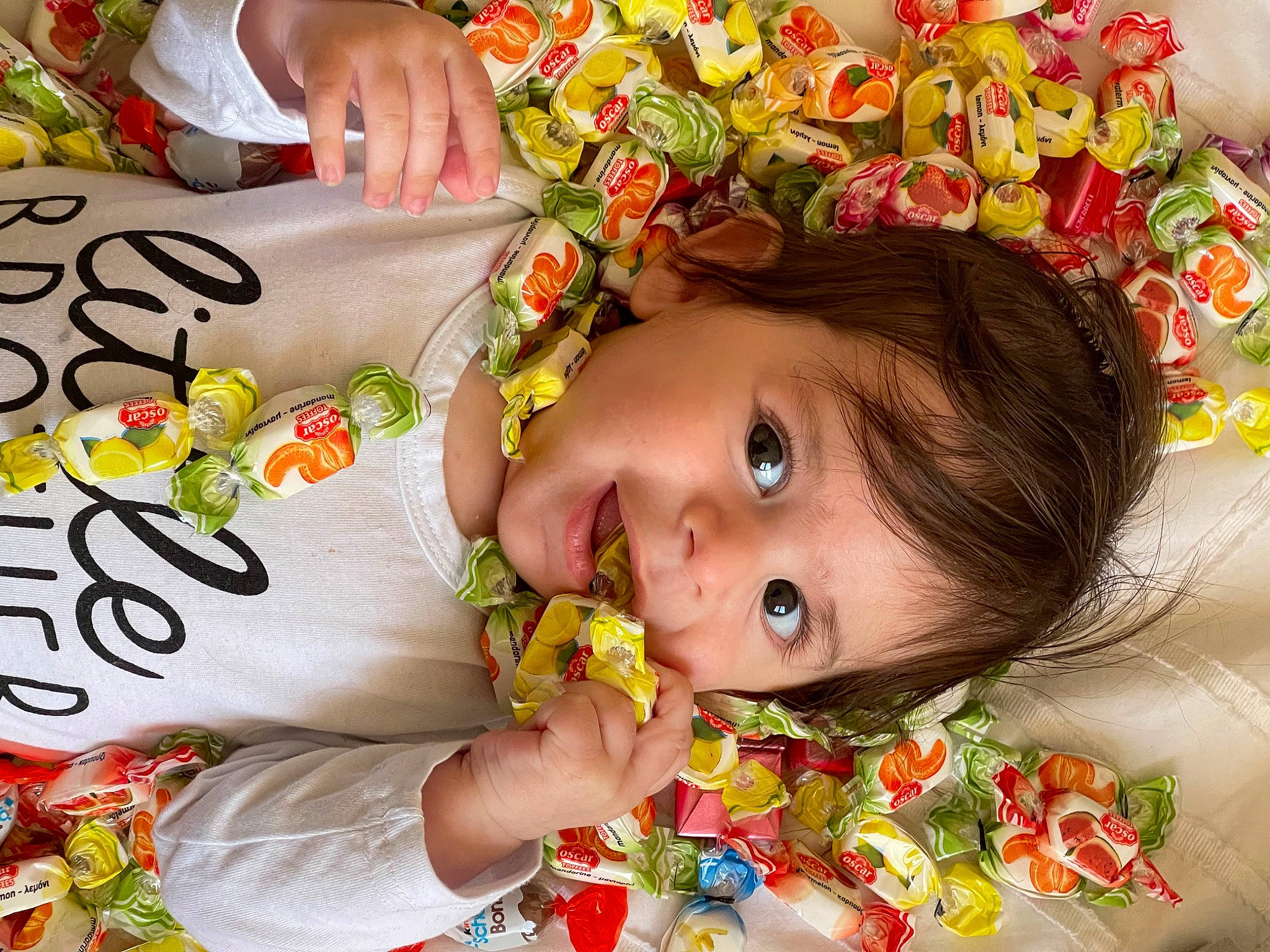 Ezra a rejoint le concours — aidez-le/la à gagner de superbes lots ! baby, baby_toddler_clothing, cheek, child, event, eyelash, fashion_accessory, flower_arranging, fun, hair_accessory, happy, headband, headpiece, iris, jewellery, person, petal, skin, sweetness, toddler