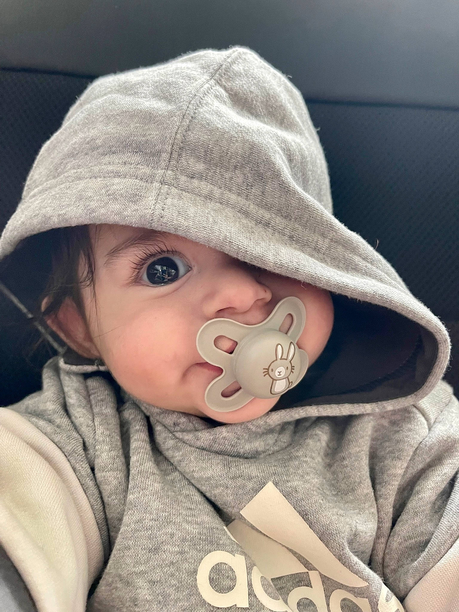 Ezra participe au concours pour gagner de l'argent avec cette photo : baby, baby_toddler_clothing, cap, cheek, child, close_up, collar, comfort, eyelash, face, hat, headgear, headwear, lip, mouth, nose, person, skin, sleeve, sun_hat