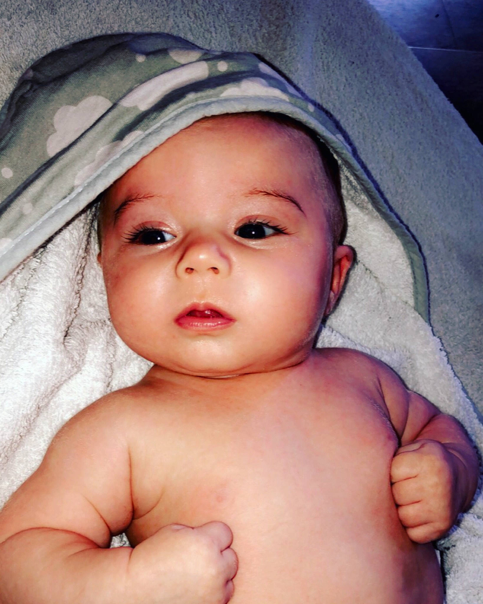 Nina participe au concours pour gagner de l'argent avec cette photo : baby, cheek, child, chin, eye, eyebrow, face, finger, forehead, hand, head, headgear, headwear, iris, lip, mouth, nose, organ, person, photography