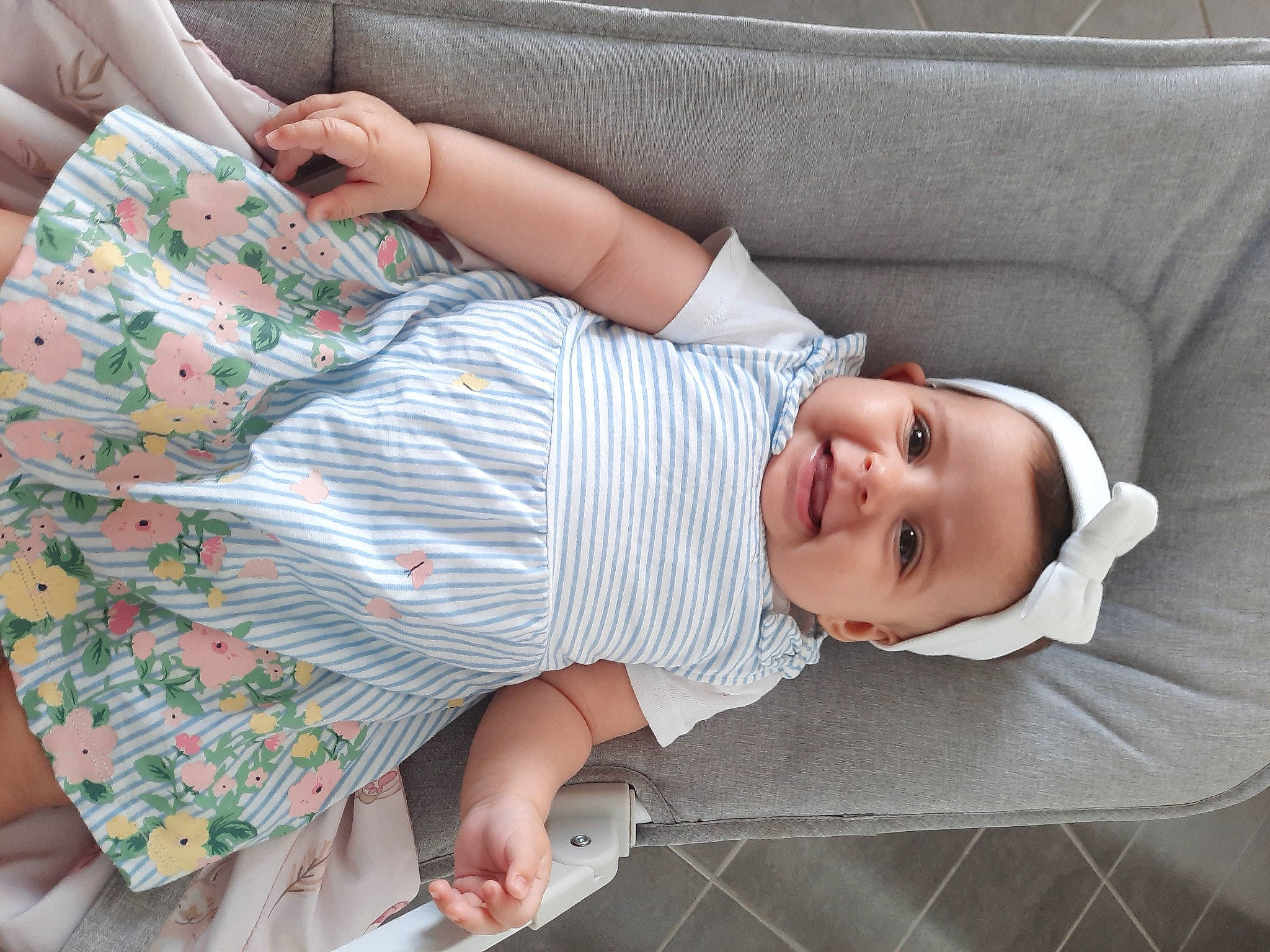 Saïna participe au concours pour gagner de l'argent avec cette photo : baby, baby_sleeping, bedtime, child, comfort, ear, joy, leg, linens, nap, person, product, skin, sleep, textile, toddler