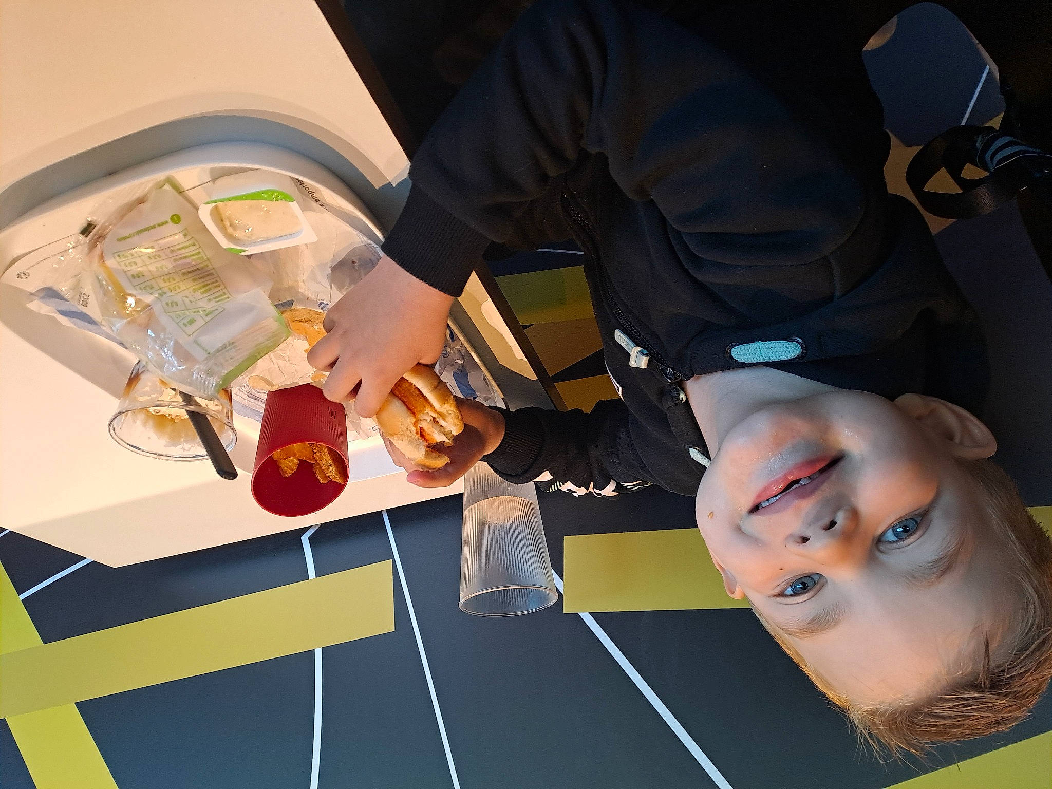 Vicenzo a rejoint le concours — aidez-le/la à gagner de superbes lots ! child, cooking, elbow, engineering, eyelash, eyewear, finger, fun, joy, machine, nail, person, room, science, service, space, table, thumb, wrist