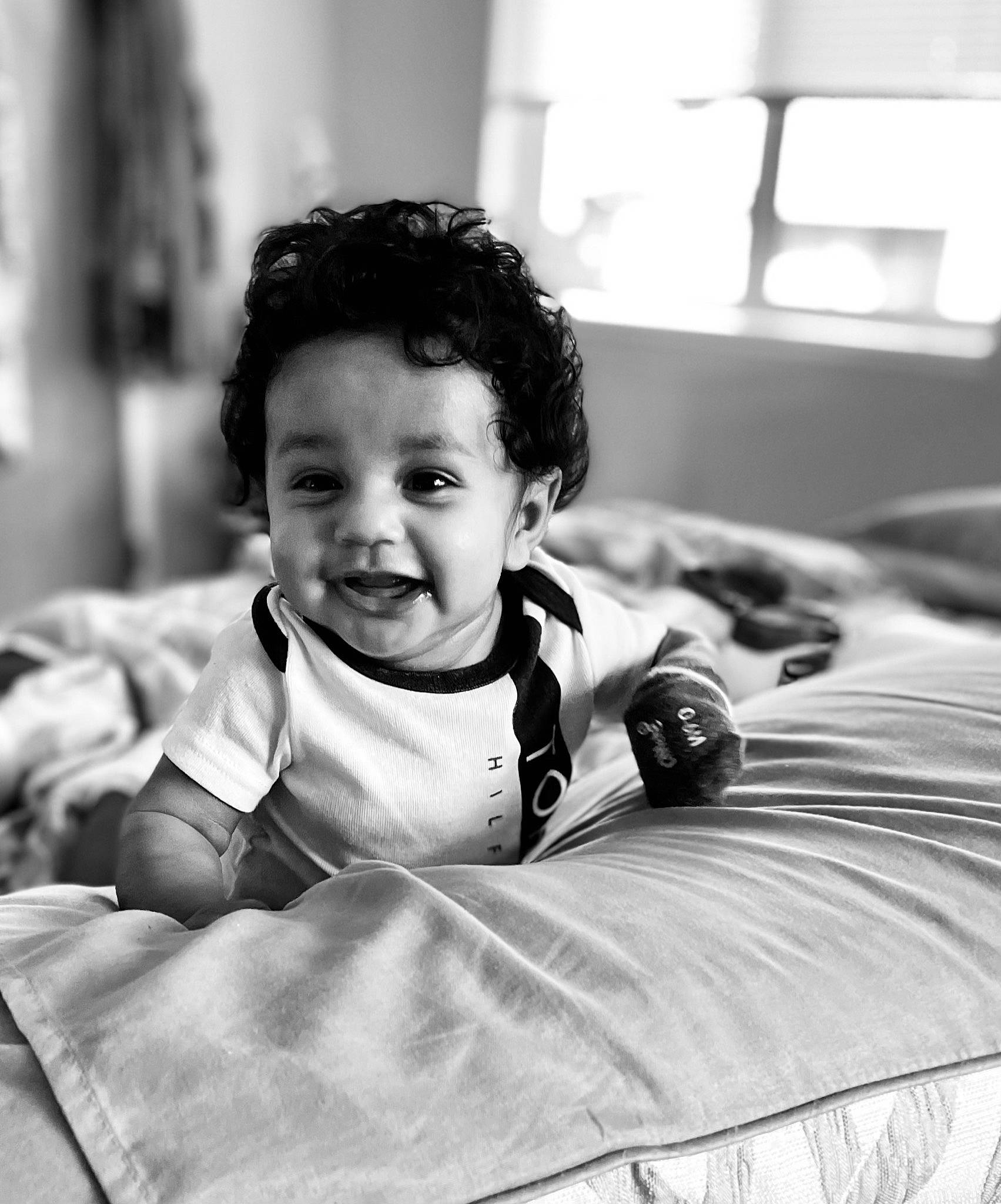 Jamari is registered to the contest to win money with this photo: baby, black, black_and_white, child, comfort, eye, face, flash_photography, fun, happy, head, monochrome, monochrome_photography, person, photograph, room, sitting, sleeve, smile, style