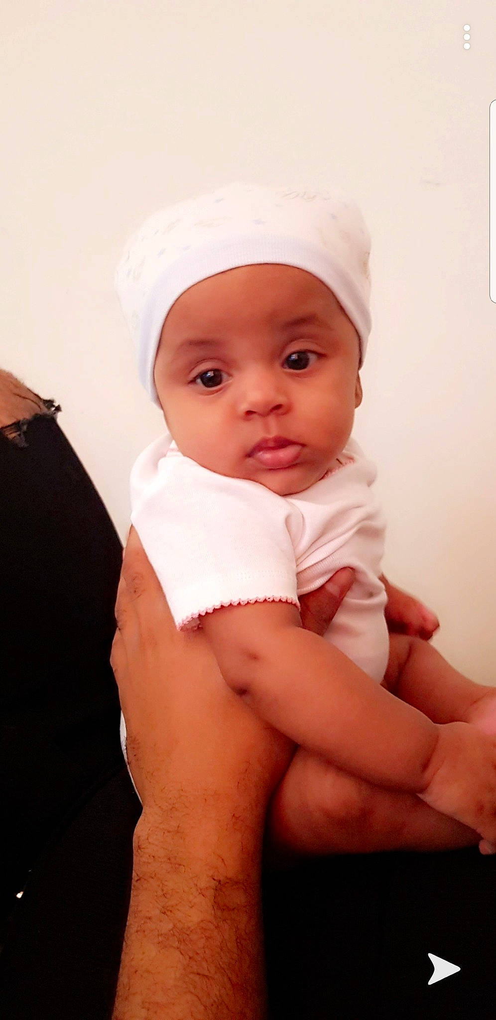 Nabila participe au concours pour gagner de l'argent avec cette photo : baby, cheek, child, finger, hand, headgear, headwear, muscle, person, skin, toddler, white