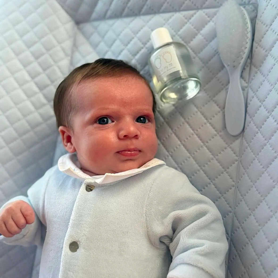 Klenn a rejoint le concours — aidez-le/la à gagner de superbes lots ! baby, blanket, brush, clothing, cushion, cutlery, device, face, happy, head, homedecor, infantbed, newborn, person, photography, portrait, sleeve, smile, spoon, tool