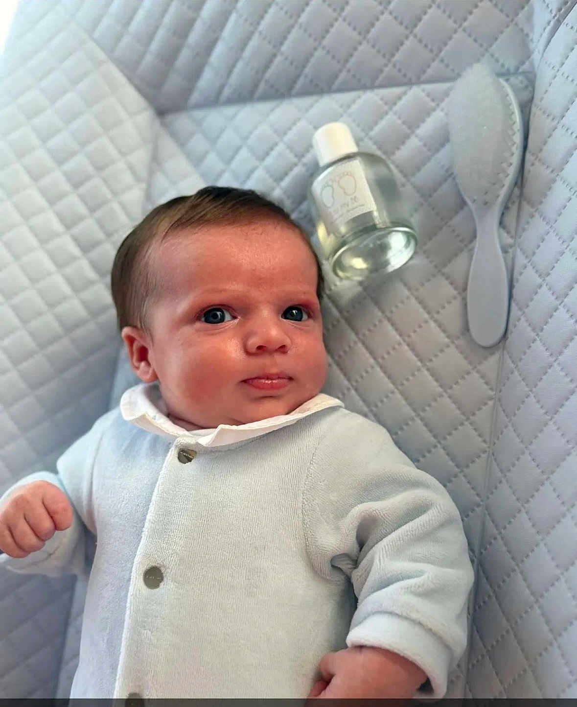 Klenn a rejoint le concours — aidez-le/la à gagner de superbes lots ! baby, blanket, brush, clothing, cushion, cutlery, device, face, happy, head, homedecor, infantbed, newborn, person, photography, portrait, sleeve, smile, spoon, tool