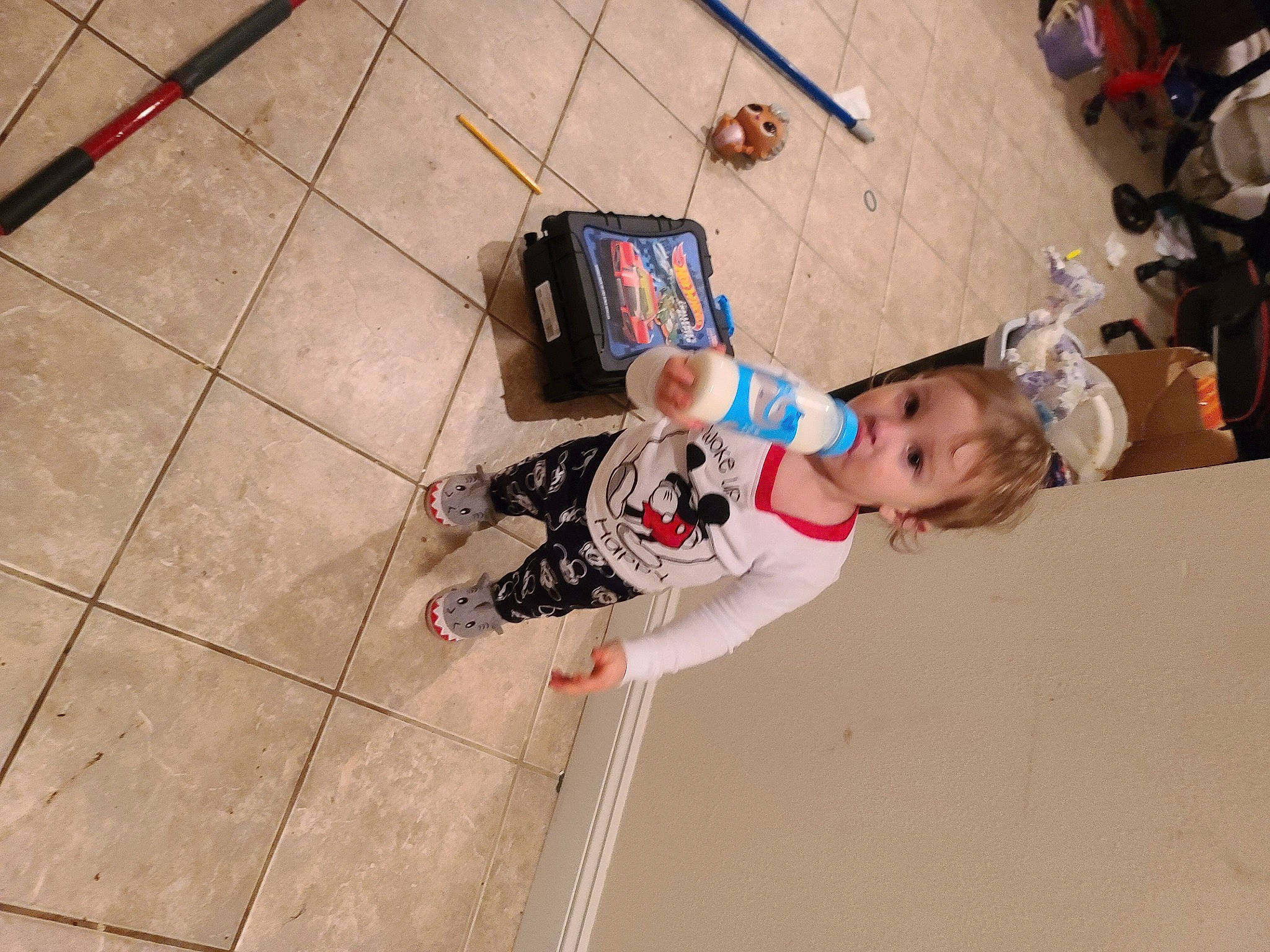 Carl is registered to the contest to win money with this photo: child, concrete, floor, flooring, foot, fun, hardwood, human_leg, leisure, person, recreation, sandal, sitting, skin, smile, thigh, toddler, vacation, wood