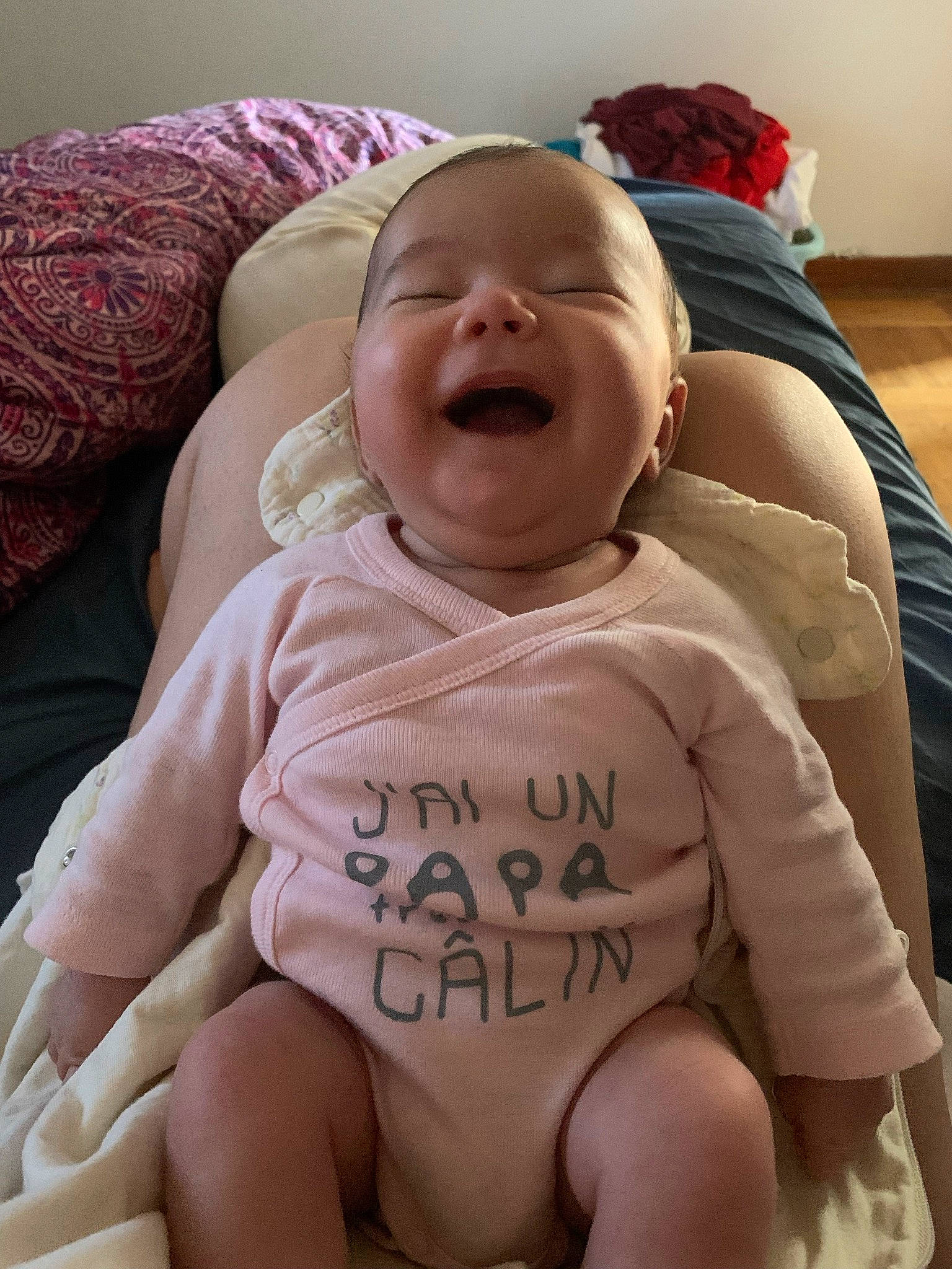 June participe au concours pour gagner de l'argent avec cette photo : baby_toddler_clothing, cheek, chin, comfort, eye, eyebrow, face, happy, head, human_body, lip, mammal, mouth, neck, nose, person, shoulder, skin, sleeve, smile