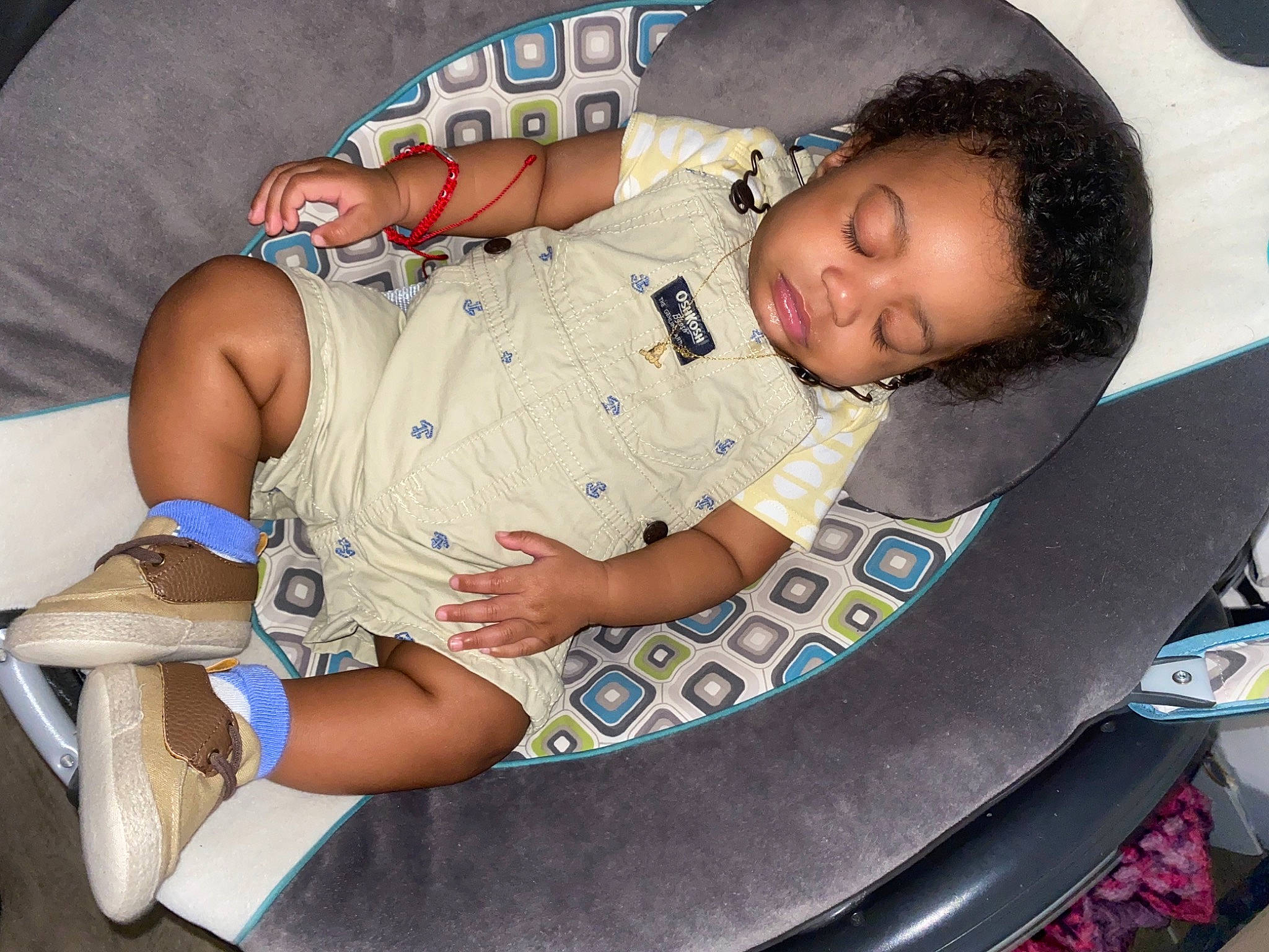 Mylo is registered to the contest to win money with this photo: arm, automotive_tire, baby, baby_products, car_seat, child, comfort, elbow, finger, hat, human_leg, knee, lap, leg, nail, pattern, person, sitting, thigh, toddler