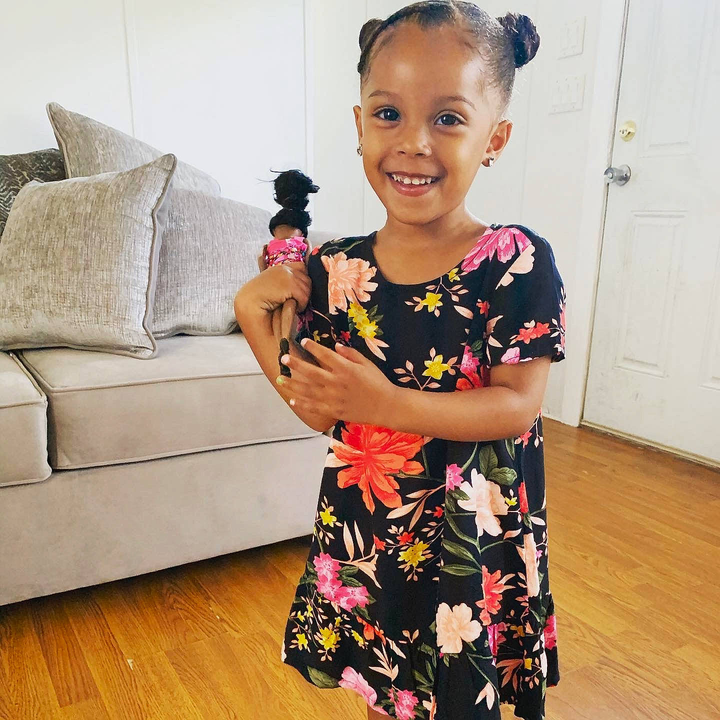 Hermoni is registered to the contest to win money with this photo: arm, child, dress, finger, footwear, joy, person, photography, plant, play, room, selfie, shoe, toddler