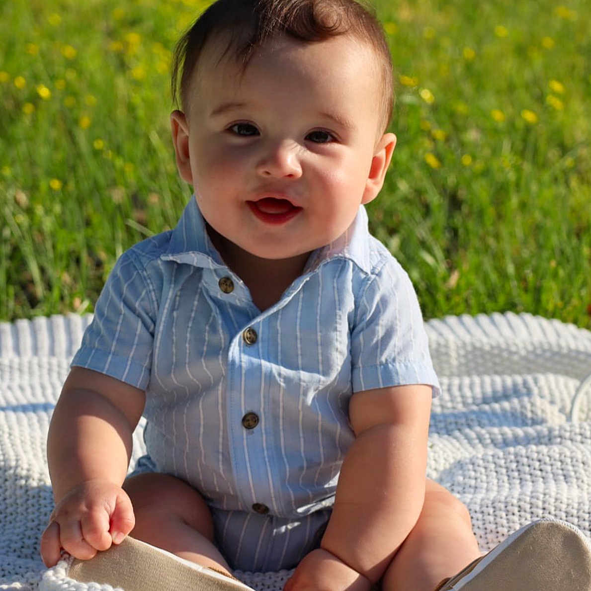 Carnelo is registered to the contest to win money with this photo: baby, clothing, face, footwear, grass, happy, head, jeans, nature, outdoors, pants, person, photography, plant, portrait, shirt, shoe, sitting, summer, t_shirt