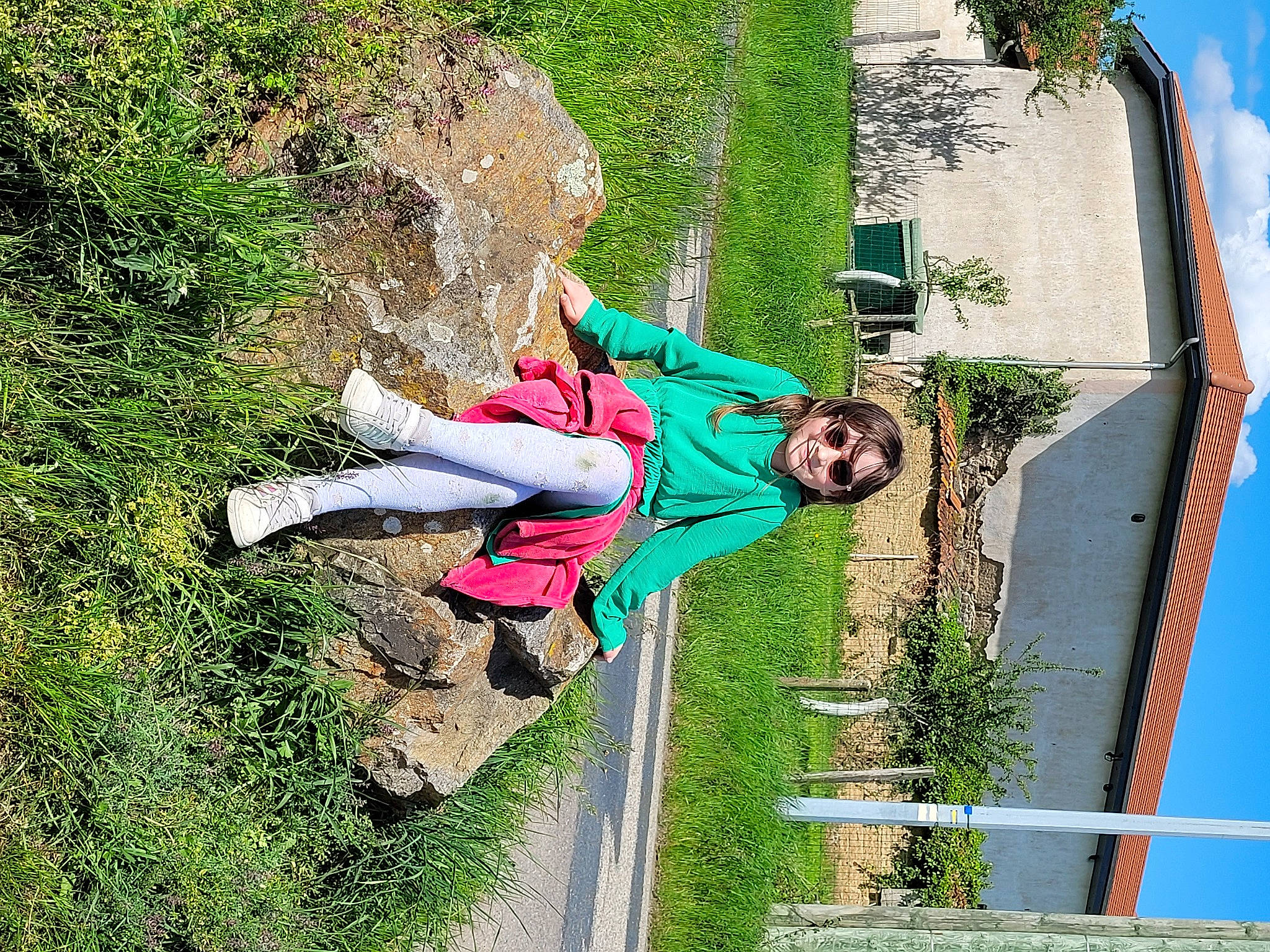 Camille participe au concours pour gagner de l'argent avec cette photo : adventure, building, cloud, electric_blue, fun, grass, happy, house, landscape, leisure, people_in_nature, person, plant, recreation, sky, slope, travel, tree, walking_shoe, window