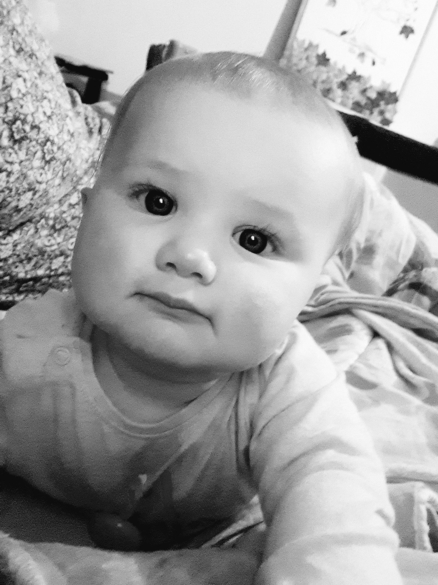 Aria participe au concours pour gagner de l'argent avec cette photo : baby, baby_toddler_clothing, black, black_and_white, cheek, child, ear, eye, eyebrow, eyelash, flash_photography, happy, iris, monochrome, nose, person, photograph, skin, smile, style