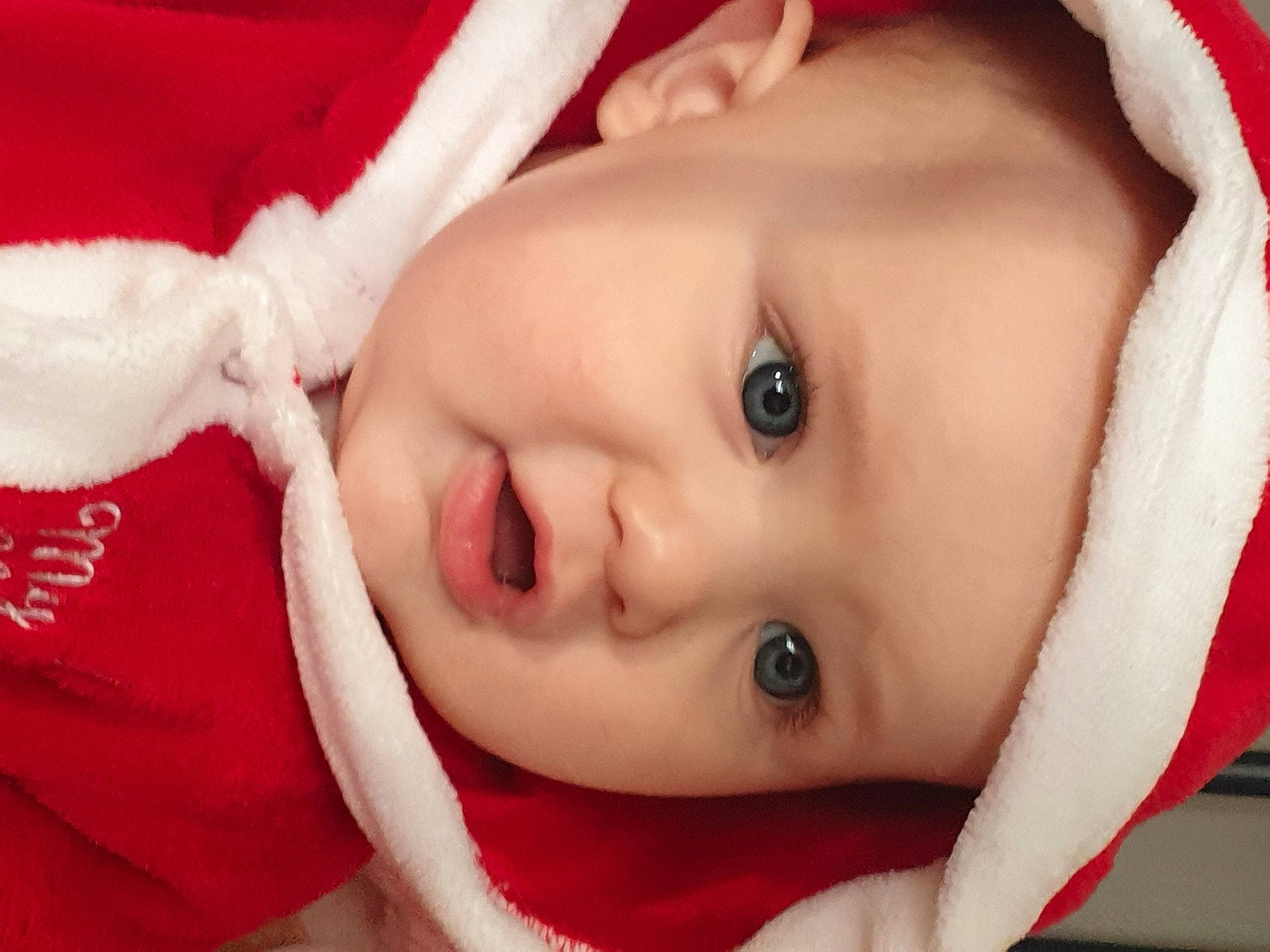 Aria participe au concours pour gagner de l'argent avec cette photo : baby, cheek, chin, clothing, eye, eyebrow, eyelash, happy, head, headgear, headwear, human_body, iris, lip, mouth, neck, nose, outerwear, person, pink