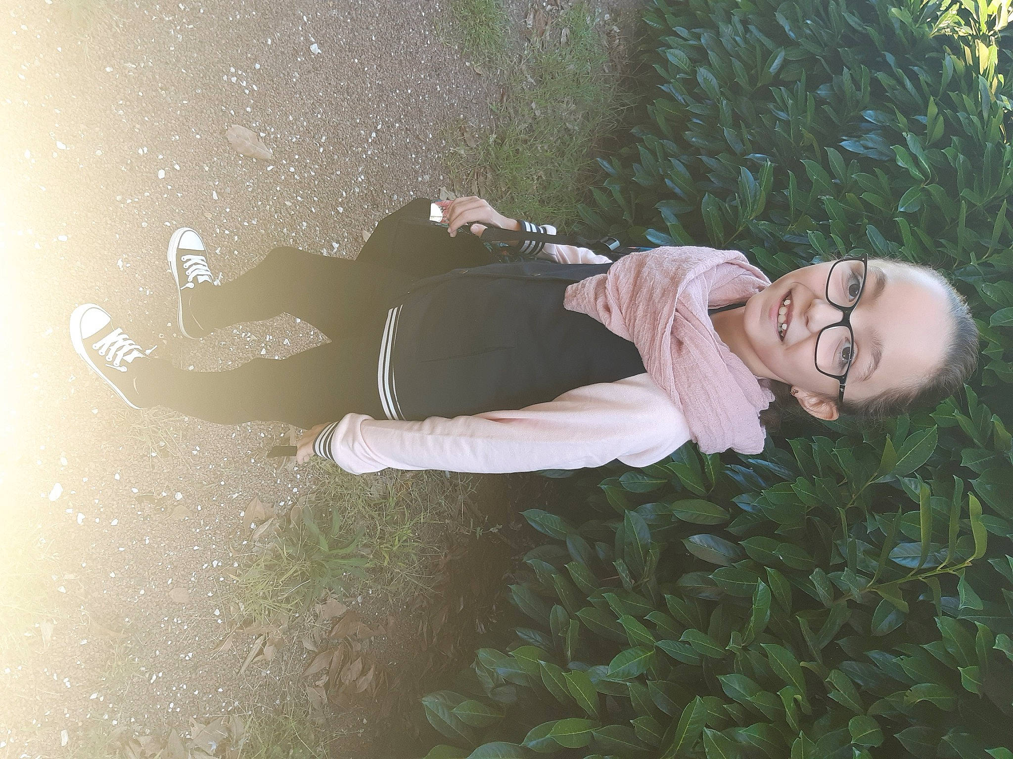 Rihanna participe au concours pour gagner de l'argent avec cette photo : cool, glasses, happy, joy, knee, mouth, people_in_nature, person, portrait_photography, sandal, sneakers, sunlight, walking_shoe