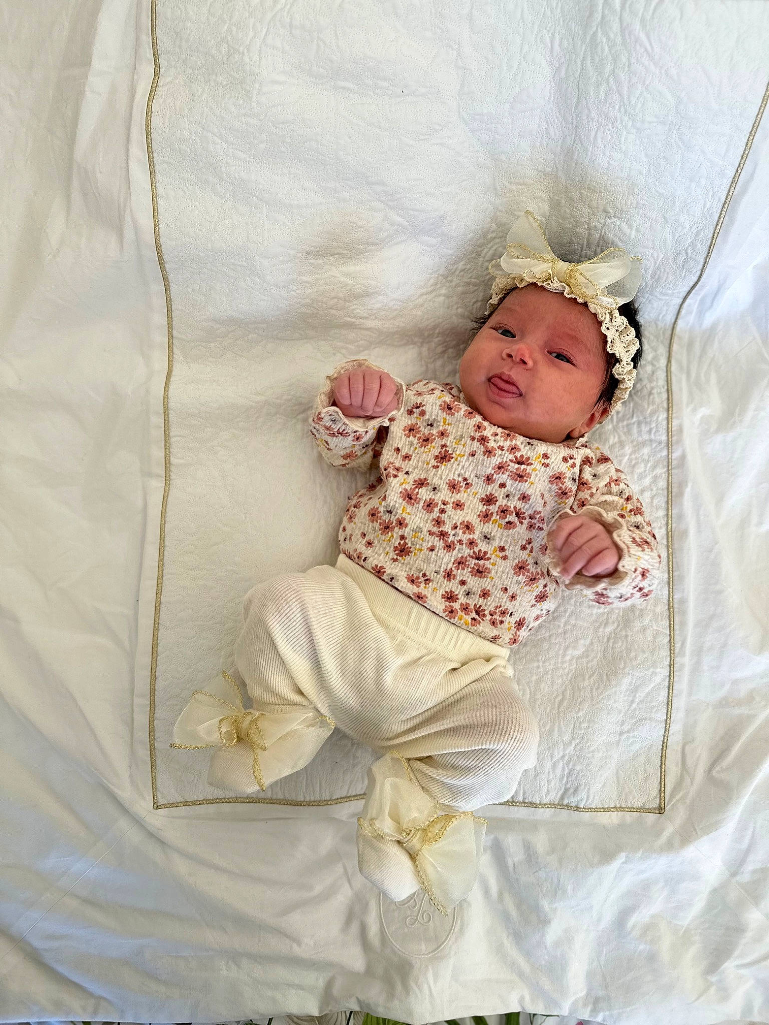 Summer participe au concours pour gagner de l'argent avec cette photo : baby, baby_products, baby_sleeping, baby_toddler_clothing, bedding, child, comfort, face, happy, head, headwear, linens, outerwear, pattern, peach, person, product, room, sitting, sleeve