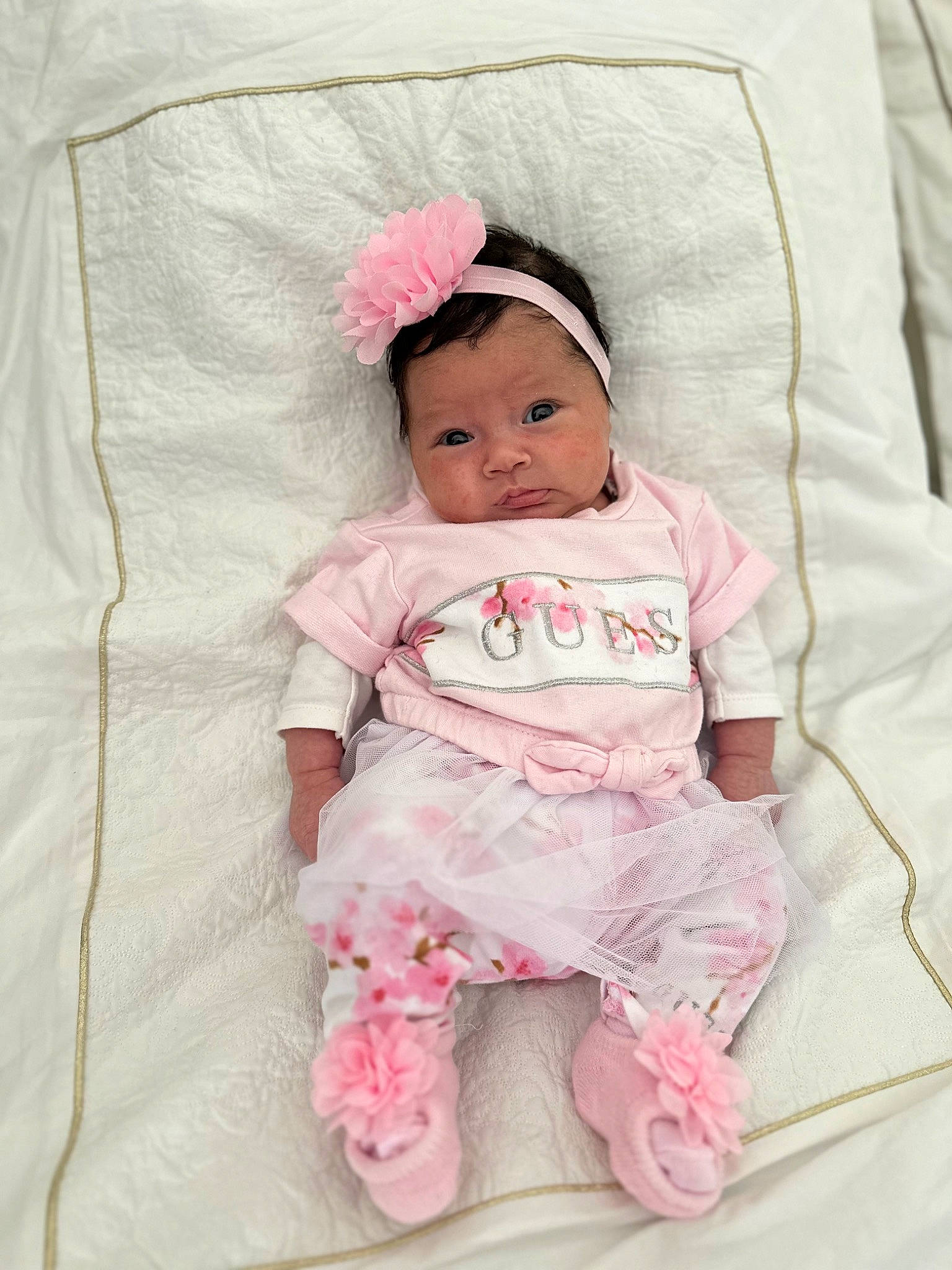 Summer a rejoint le concours — aidez-le/la à gagner de superbes lots ! baby, baby_products, baby_toddler_clothing, cheek, child, chin, collar, comfort, eye, face, happy, head, linens, magenta, pattern, person, pink, skin, sleeve, smile