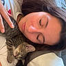 Bão participe au concours pour gagner de l'argent avec cette photo : bed, blanket, brown_hair, cat, close_up, cozy, cuddling, face, human, indoors, nap, peaceful, pet, pillow, portrait, relaxed, sleeping, tabby_cat, white_shirt, woman