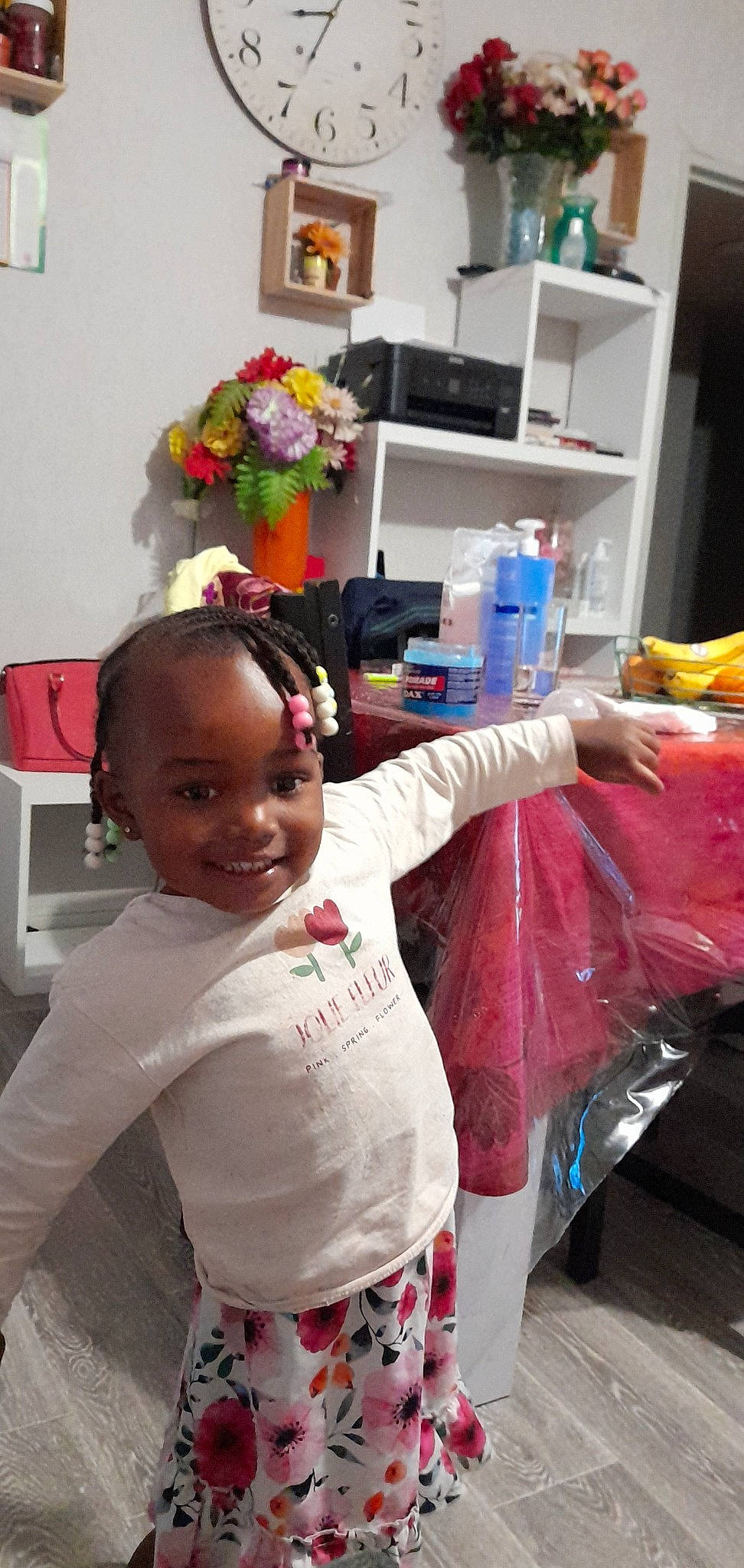 Noelline a rejoint le concours — aidez-le/la à gagner de superbes lots ! child, event, flower, fun, hair_coloring, happy, joy, linens, magenta, person, plastic_bag, room, service, smile, t_shirt, toddler, vacation