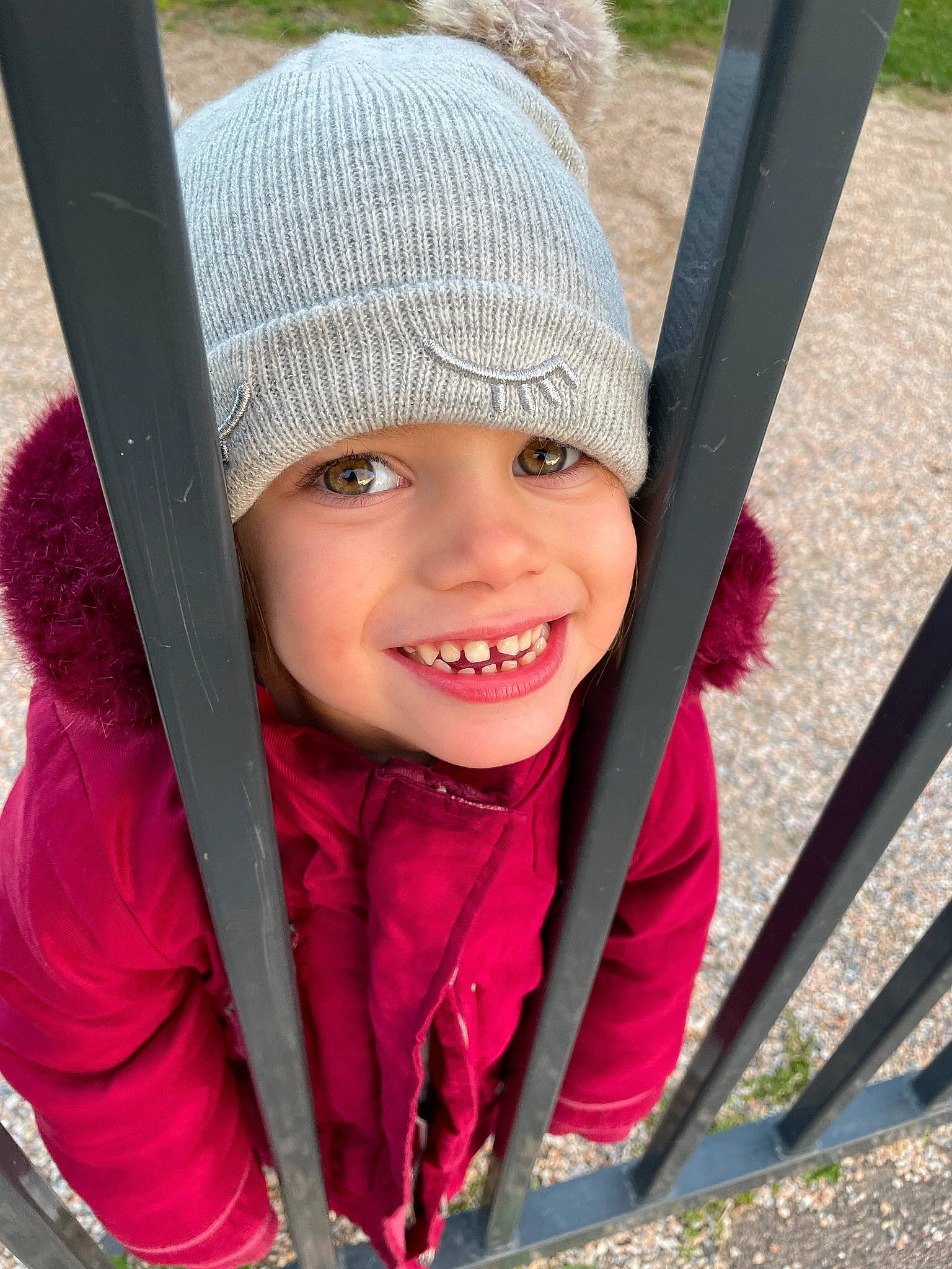 Lilou participe au concours pour gagner de l'argent avec cette photo : cap, child, chin, city, electric_blue, fun, grass, happy, headwear, joy, knit_cap, leisure, magenta, outdoor_play_equipment, person, play, public_space, recreation, skin, smile
