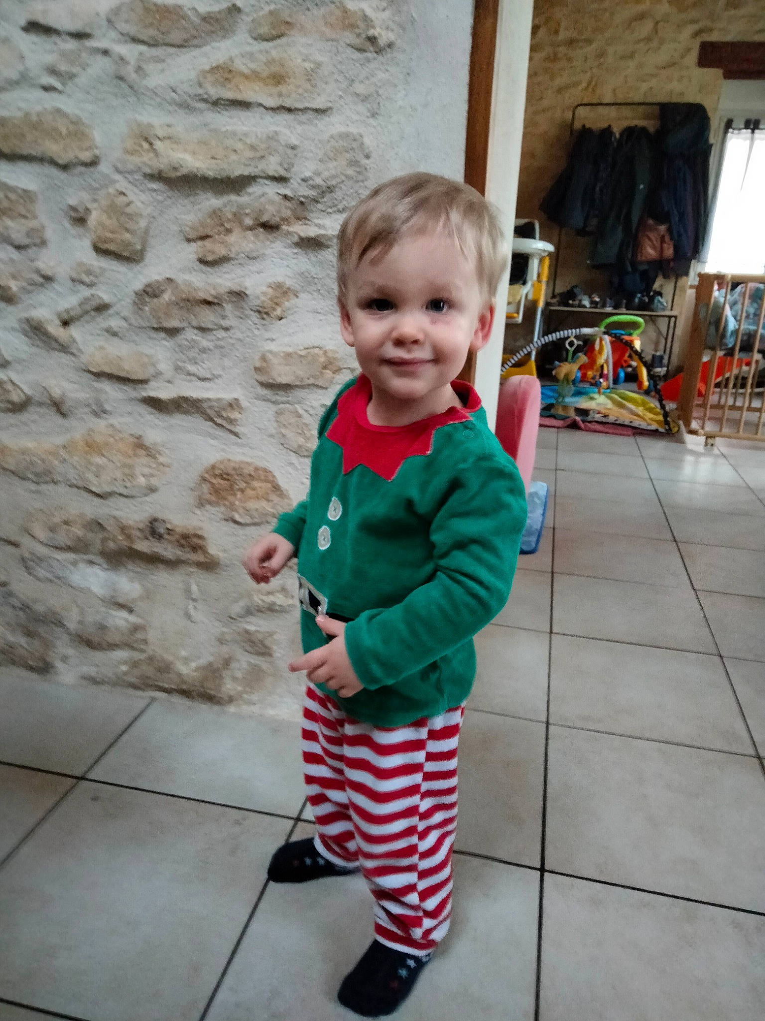 Marcus participe au concours pour gagner de l'argent avec cette photo : baby_toddler_clothing, child, costume, event, face, flooring, fun, happy, holiday, human_body, joy, leisure, pajamas, pattern, person, play, sleeve, smile, t_shirt, toddler