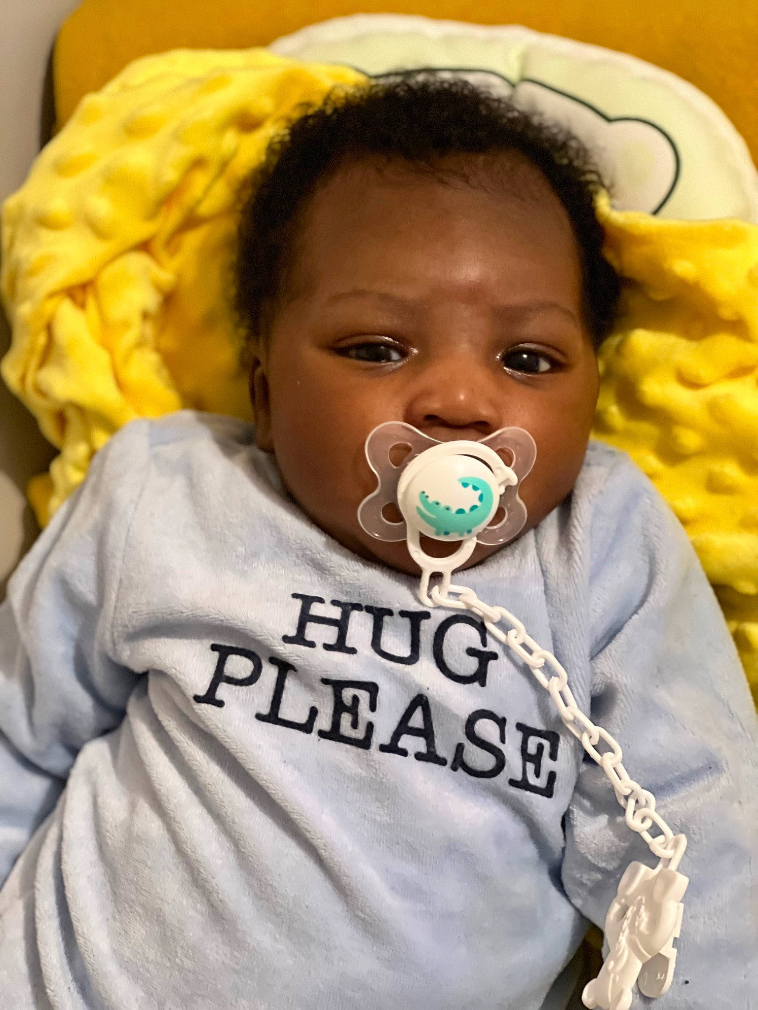 London participe au concours pour gagner de l'argent avec cette photo : cheek, chin, clothing, ear, eye, eyelash, face, facial_expression, gesture, hairstyle, happy, head, iris, lip, mouth, nose, organ, outerwear, person, skin