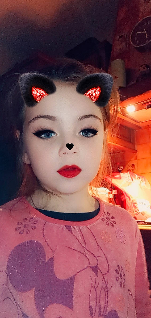 Leelou a rejoint le concours — aidez-le/la à gagner de superbes lots ! beauty, black_hair, chin, cool, cosmetics, event, eye, eye_liner, eyebrow, eyelash, fashion_design, flash_photography, jaw, lip, lipstick, long_hair, makeover, necklace, nose, person