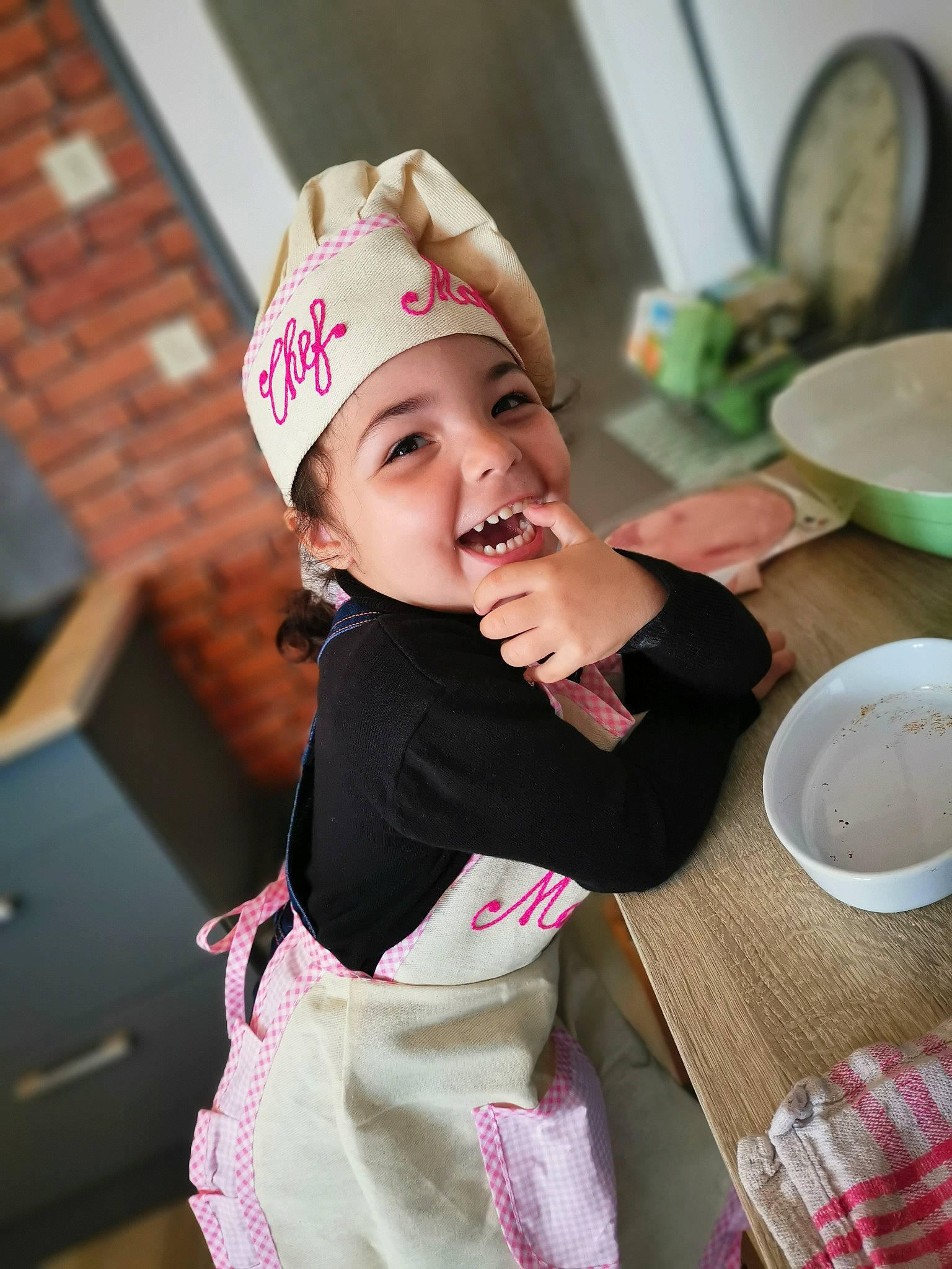 Maelya participe au concours pour gagner de l'argent avec cette photo : baby, baseball_cap, beauty, bonnet, cap, child, daughter, fashion_accessory, happy, hat, headgear, headwear, joy, party_hat, person, pink, smile, toddler
