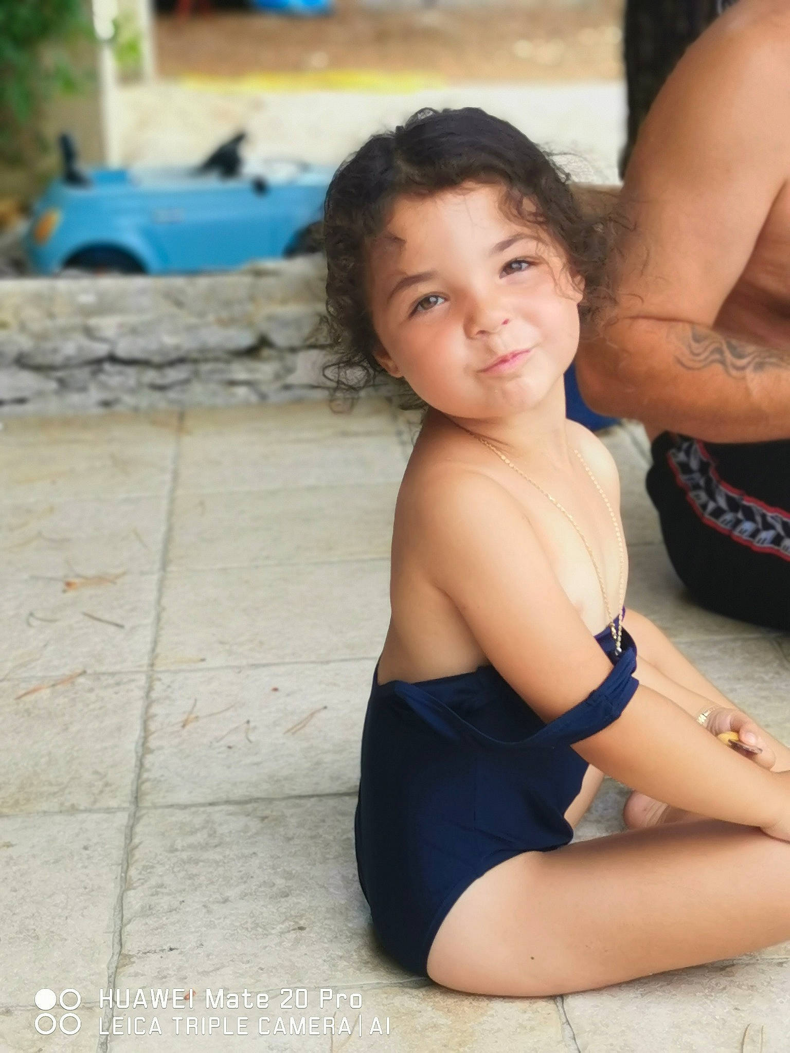 Maelya participe au concours pour gagner de l'argent avec cette photo : beauty, bikini, black_hair, child, child_model, gravure_idol, leg, leisure, person, sitting, smile, swimwear, thigh