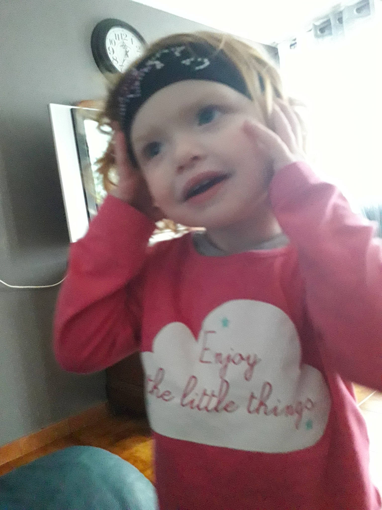 Mathilde a rejoint le concours — aidez-le/la à gagner de superbes lots ! child, cool, ear, person, smile, toddler