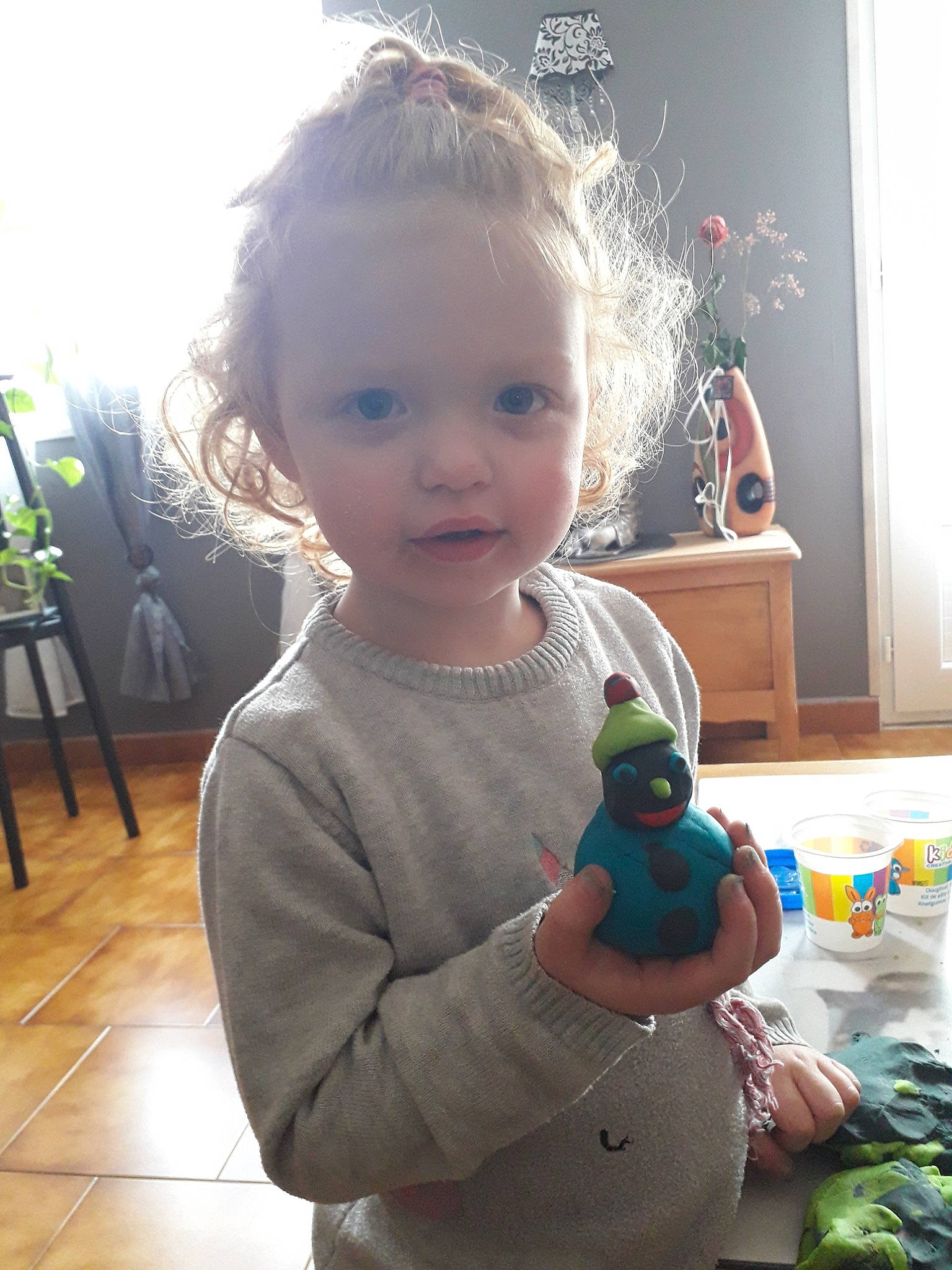 Mathilde participe au concours pour gagner de l'argent avec cette photo : baby, child, person, play, smile, toddler, toy