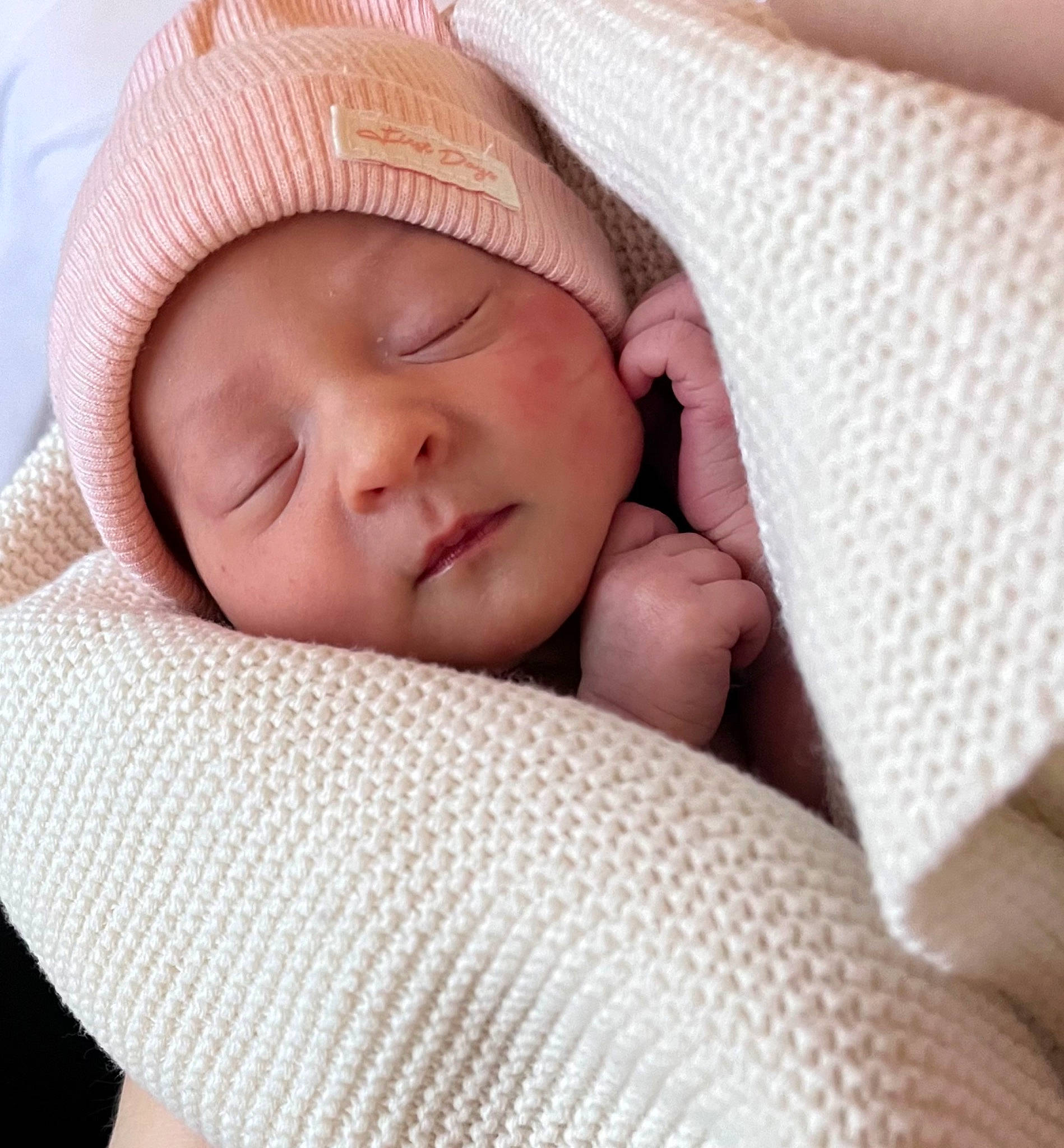 Nola participe au concours pour gagner de l'argent avec cette photo : baby, baby_products, baby_sleeping, baby_toddler_clothing, bedtime, cheek, child, chin, comfort, finger, hand, headwear, linens, mouth, nose, person, skin, sleeve, textile, thumb