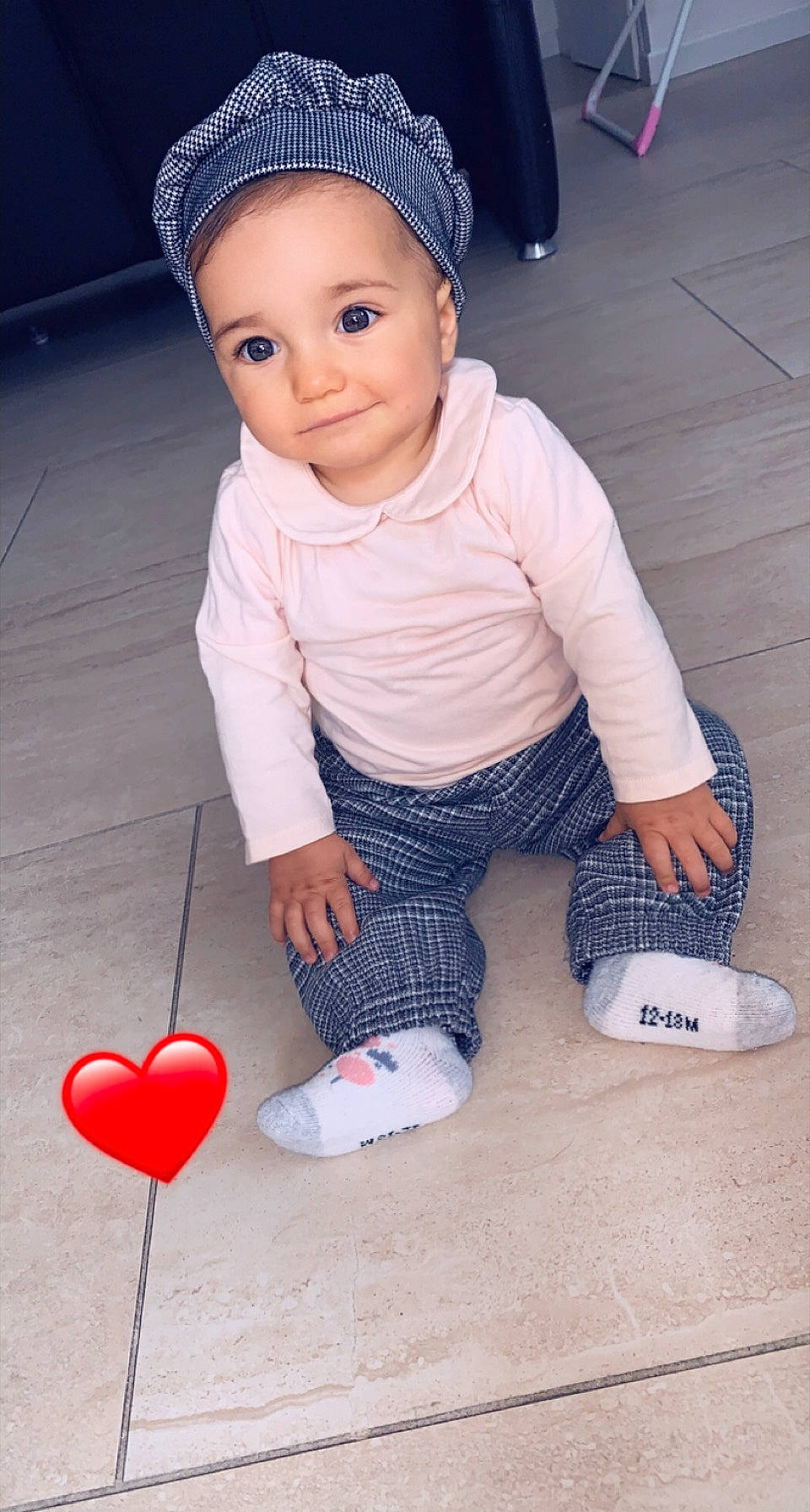 Kaïna a rejoint le concours — aidez-le/la à gagner de superbes lots ! baby, baby_toddler_clothing, balloon, beauty, blue, cap, child, event, eye, flash_photography, flooring, happy, person, pink, product, red, shoe, sleeve, t_shirt, toddler