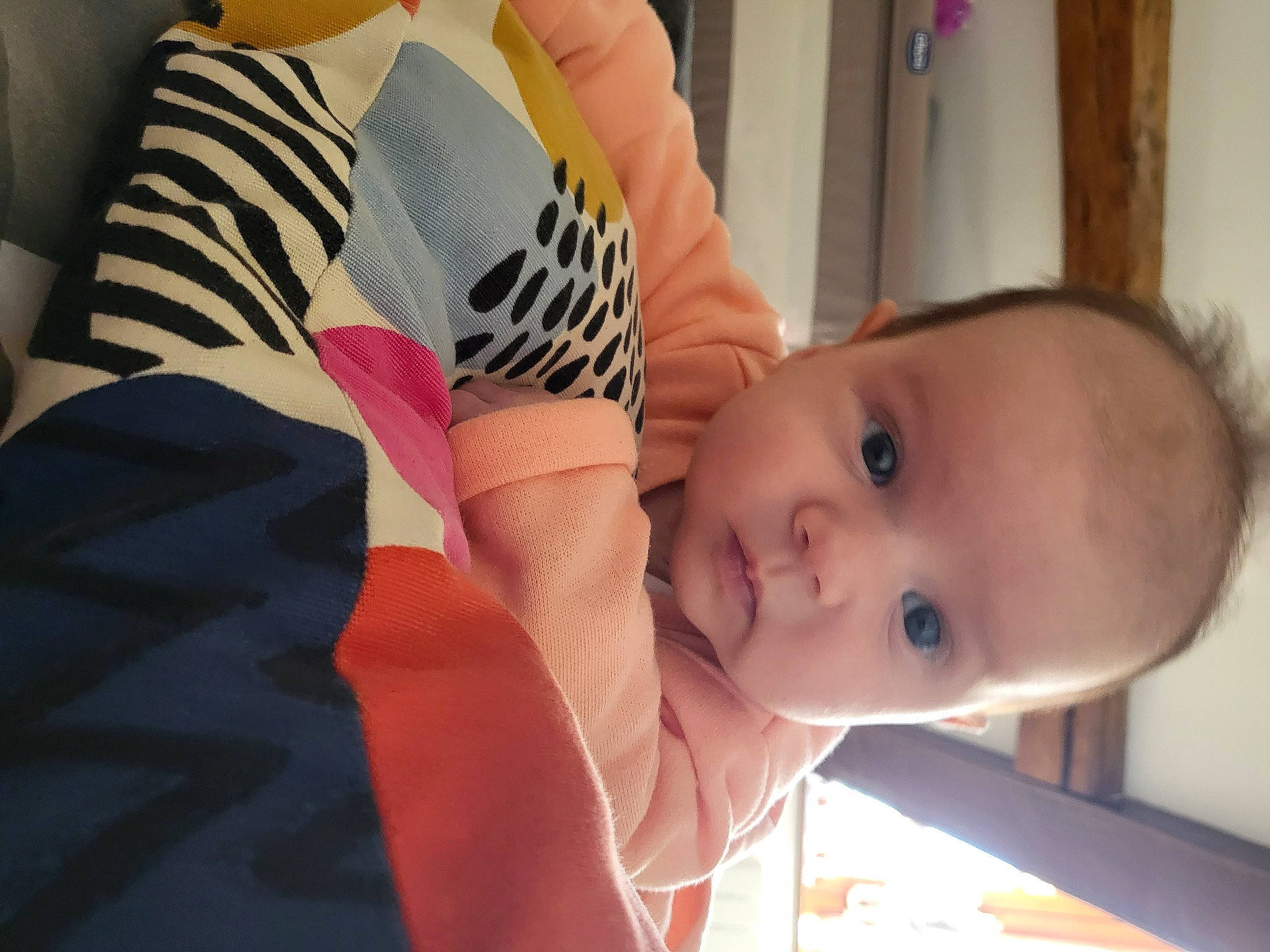 Evelyn a rejoint le concours — aidez-le/la à gagner de superbes lots ! arm, baby, beauty, cheek, child, comfort, eyelash, finger, gesture, hand, happy, human_body, joint, lip, mouth, neck, person, skin, smile, toddler