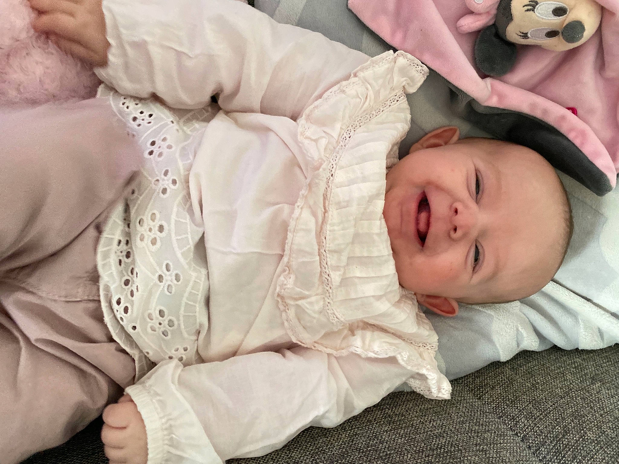 Lya a rejoint le concours — aidez-le/la à gagner de superbes lots ! baby, baby_toddler_clothing, cheek, child, comfort, fur, happy, hat, linens, nap, pattern, person, sitting, skin, sleep, sleeve, smile, toddler, tree, white