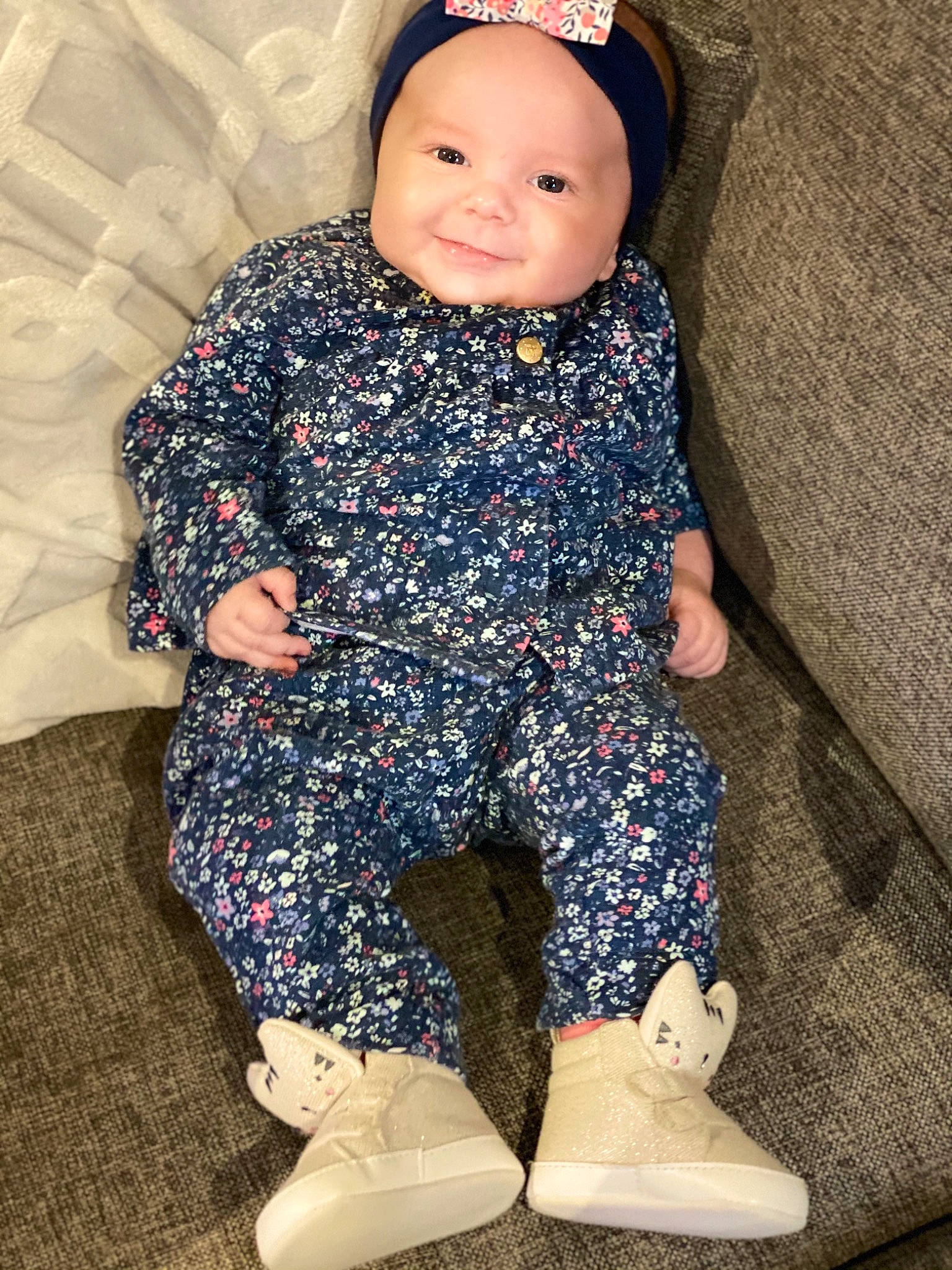 Lya a rejoint le concours — aidez-le/la à gagner de superbes lots ! baby, baby_toddler_clothing, beauty, cap, child, comfort, cool, electric_blue, face, finger, happy, head, headwear, joy, pattern, person, skin, sleeve, smile, t_shirt