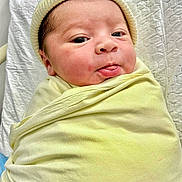 Pierre a rejoint le concours — aidez-le/la à gagner de superbes lots ! baby, newborn, infant, wrapped, blanket, yellow, hat, cute, tongue, face, skin, lying_down, cozy, quilt, soft, sleepwear, indoors, portrait, child, adorable