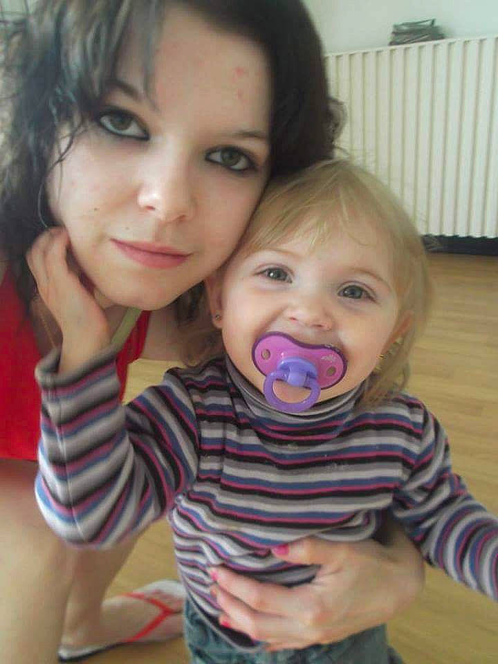 Leila a rejoint le concours — aidez-le/la à gagner de superbes lots ! black_hair, cheek, child, chin, day, eye, eyebrow, face, forehead, girl, head, lip, mouth, nose, organ, person, product, selfie, skin, smile