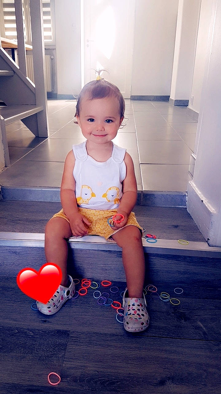 Kalie participe au concours pour gagner de l'argent avec cette photo : arm, baby_toddler_clothing, facial_expression, finger, floor, flooring, fun, hairstyle, happy, joint, joy, knee, leg, person, pink, purple, shorts, shoulder, standing, t_shirt