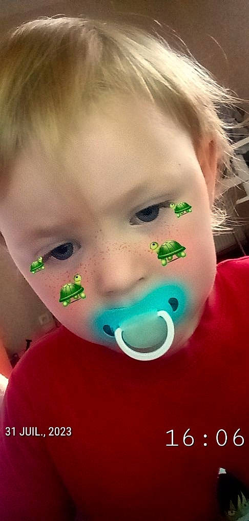 Djioulian a rejoint le concours — aidez-le/la à gagner de superbes lots ! baby, baby_toddler_clothing, cheek, child, ear, eyebrow, eyelash, facial_expression, hair, happy, iris, jaw, lip, mouth, neck, nose, person, skin, smile, t_shirt