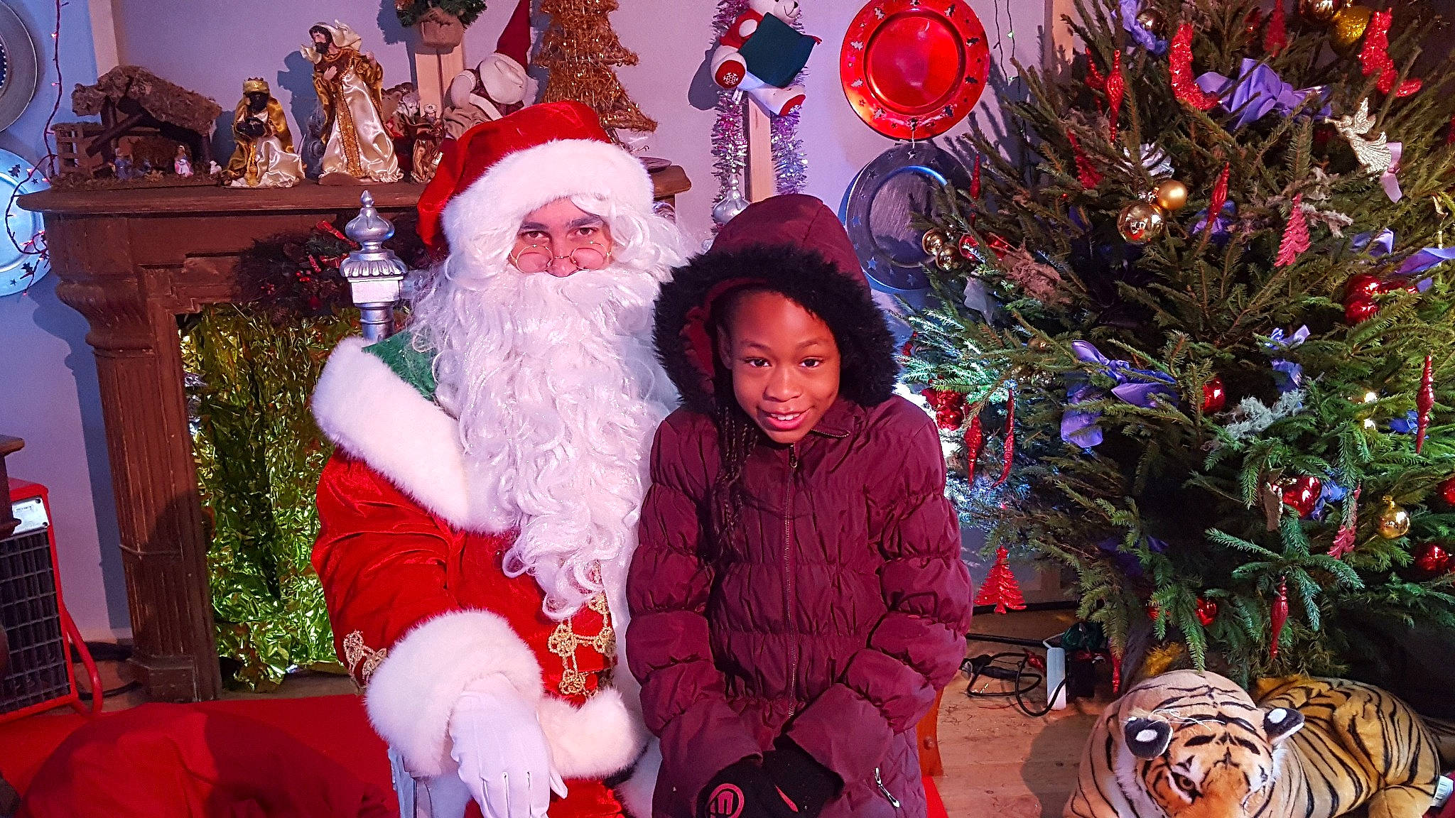 Shaïna a rejoint le concours — aidez-le/la à gagner de superbes lots ! christmas, christmas_decoration, christmas_tree, decor, event, festival, fictional_character, fun, holiday, person, santa_claus, tradition