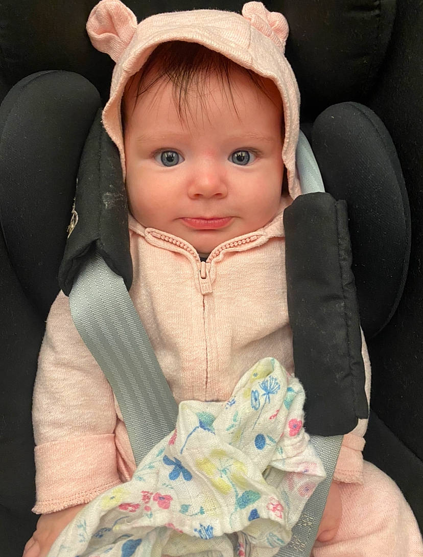 Maddie a rejoint le concours — aidez-le/la à gagner de superbes lots ! baby_carriage, baby_toddler_clothing, cheek, chin, comfort, eye, eyebrow, eyelash, face, finger, forehead, hand, head, neck, nose, person, pink, seat_belt, skin, sleeve