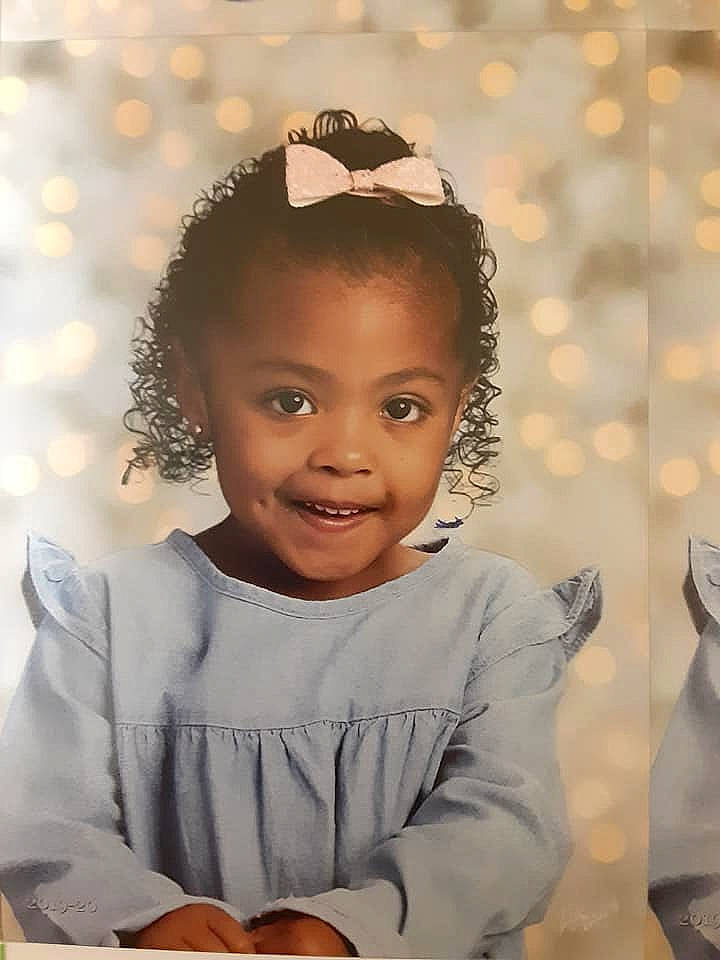 Skylah is registered to the contest to win money with this photo: child, hair, hair_accessory, hairstyle, headband, headpiece, joy, person, smile, toddler