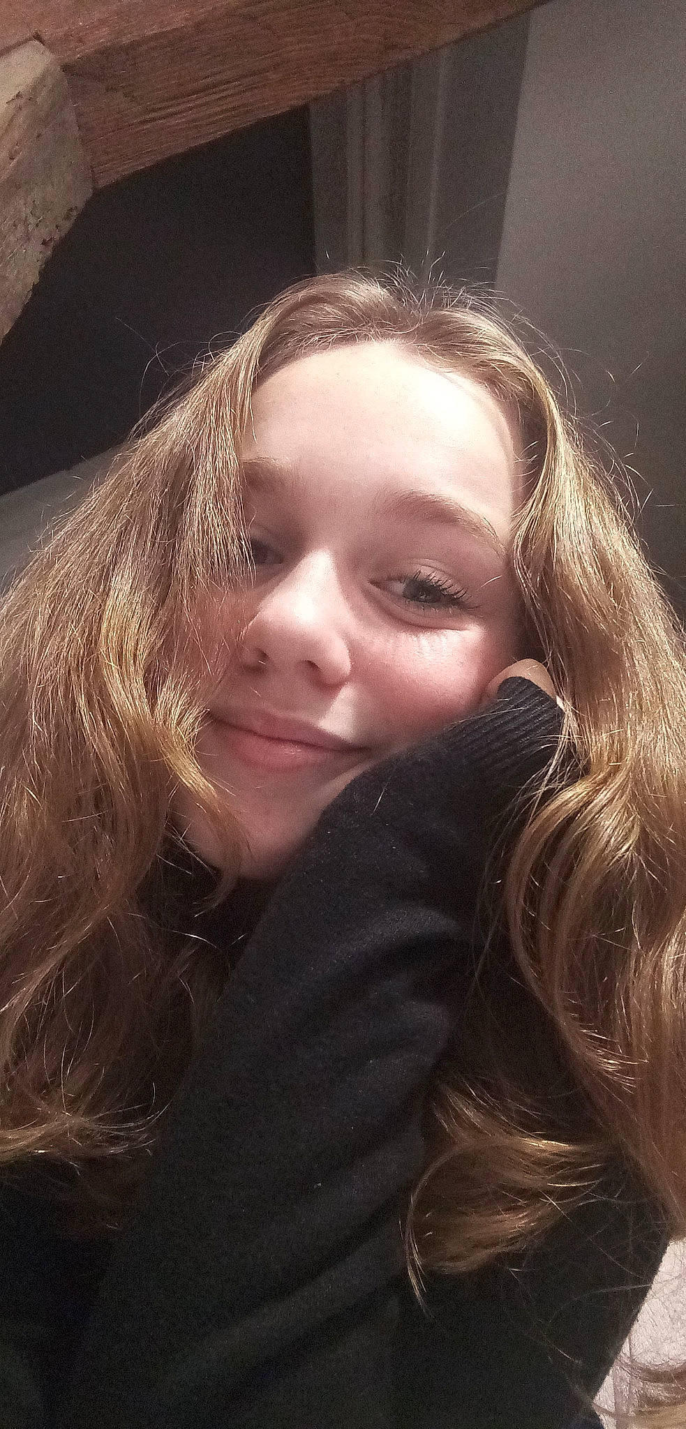 Julie a rejoint le concours — aidez-le/la à gagner de superbes lots ! black_hair, brown, cheek, chin, cool, eyebrow, eyelash, face, fashion, flash_photography, fun, happy, iris, jaw, joy, lip, long_hair, mouth, nose, person